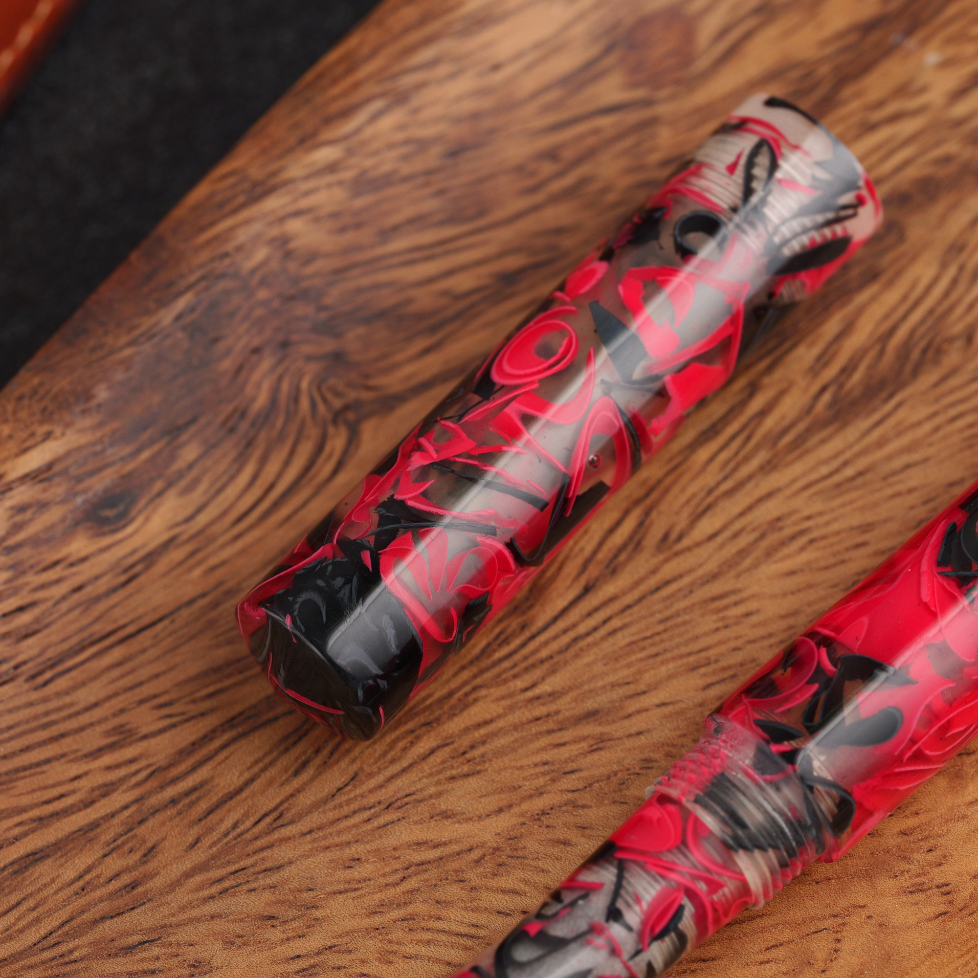 Transparentna żywica - tytanowa stalówka