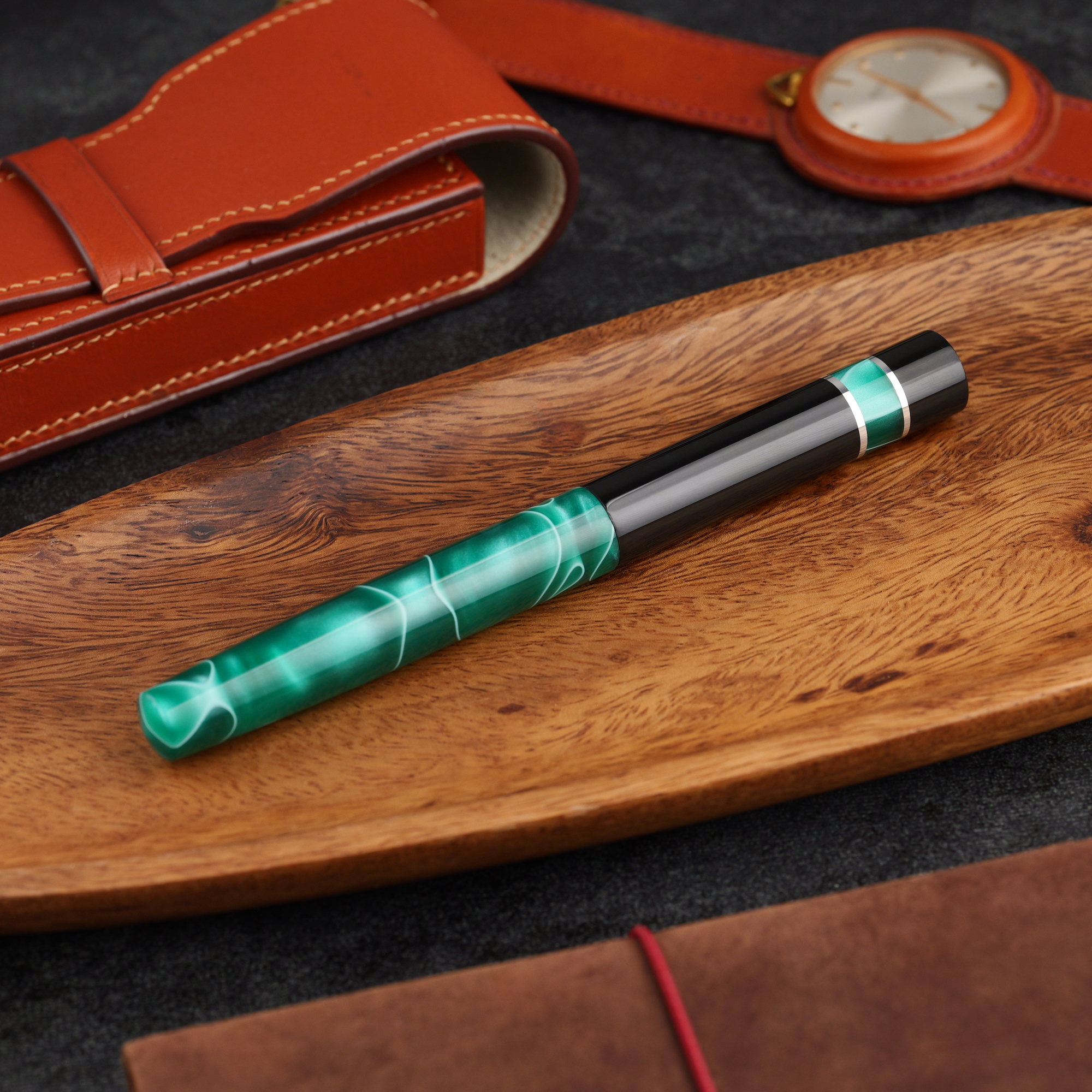 Kontrast - żywica - ebonit - pierścienie