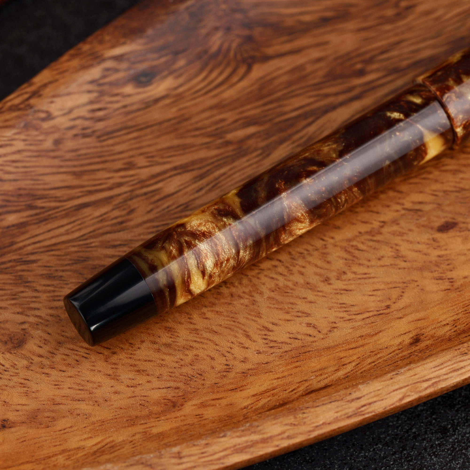 Uniwersum - złota stalówka Sheaffer - żywica