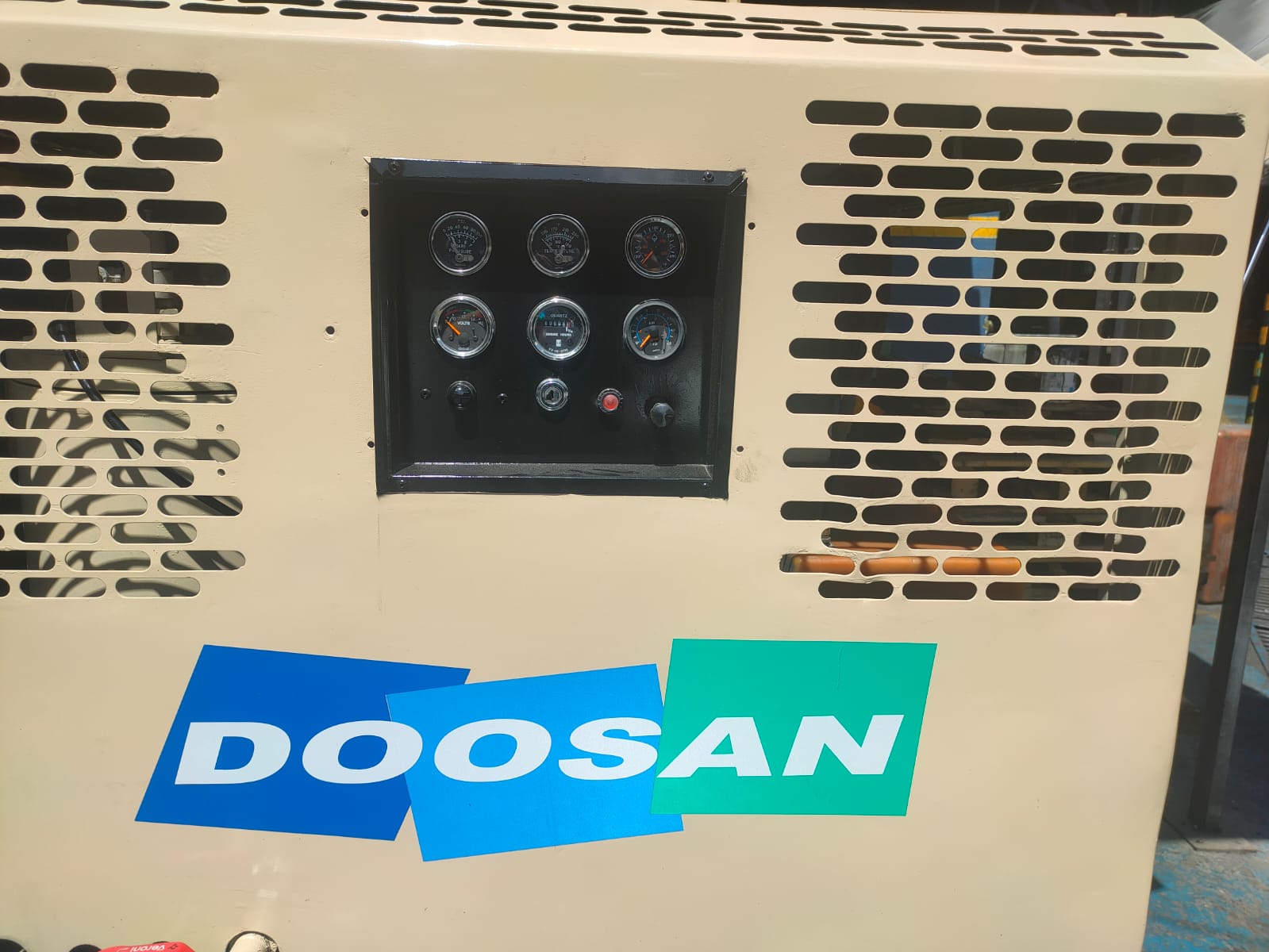 COMPRESOR DOOSAN XP375 - En buen estado