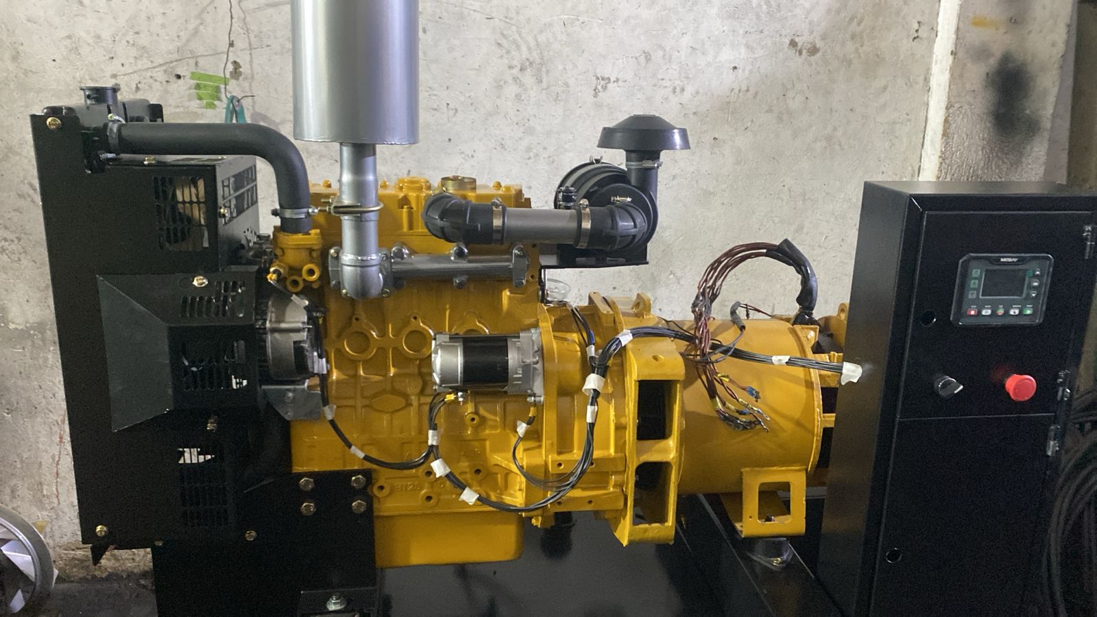 Planta de 25 kva 20 kw viene con motor perkins 404
