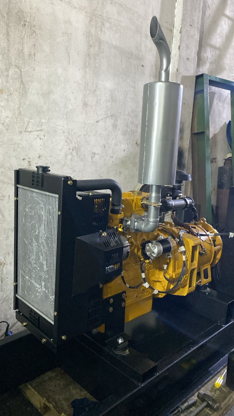 Planta de 25 kva 20 kw viene con motor perkins 404