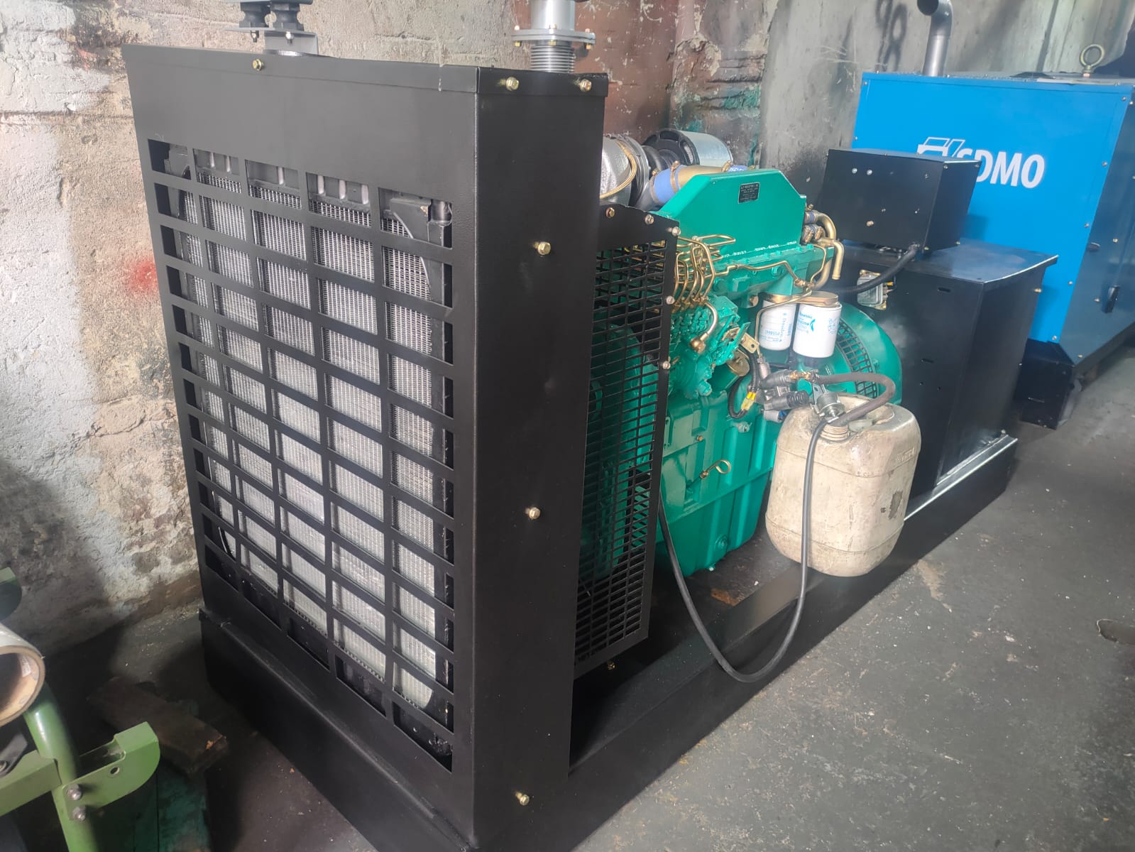 Planta con motor cummins 6bt Generador kohler