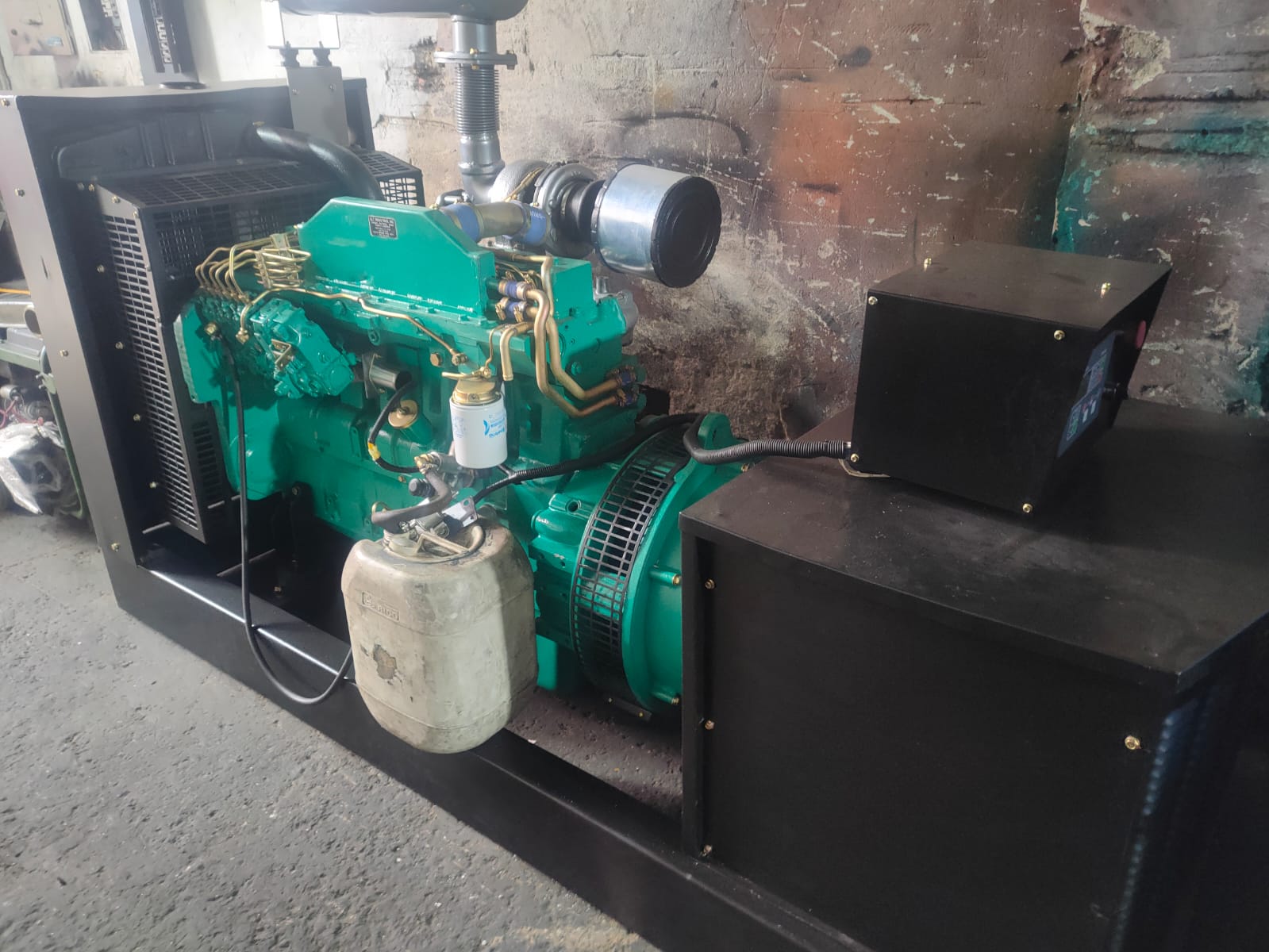 Planta con motor cummins 6bt Generador kohler