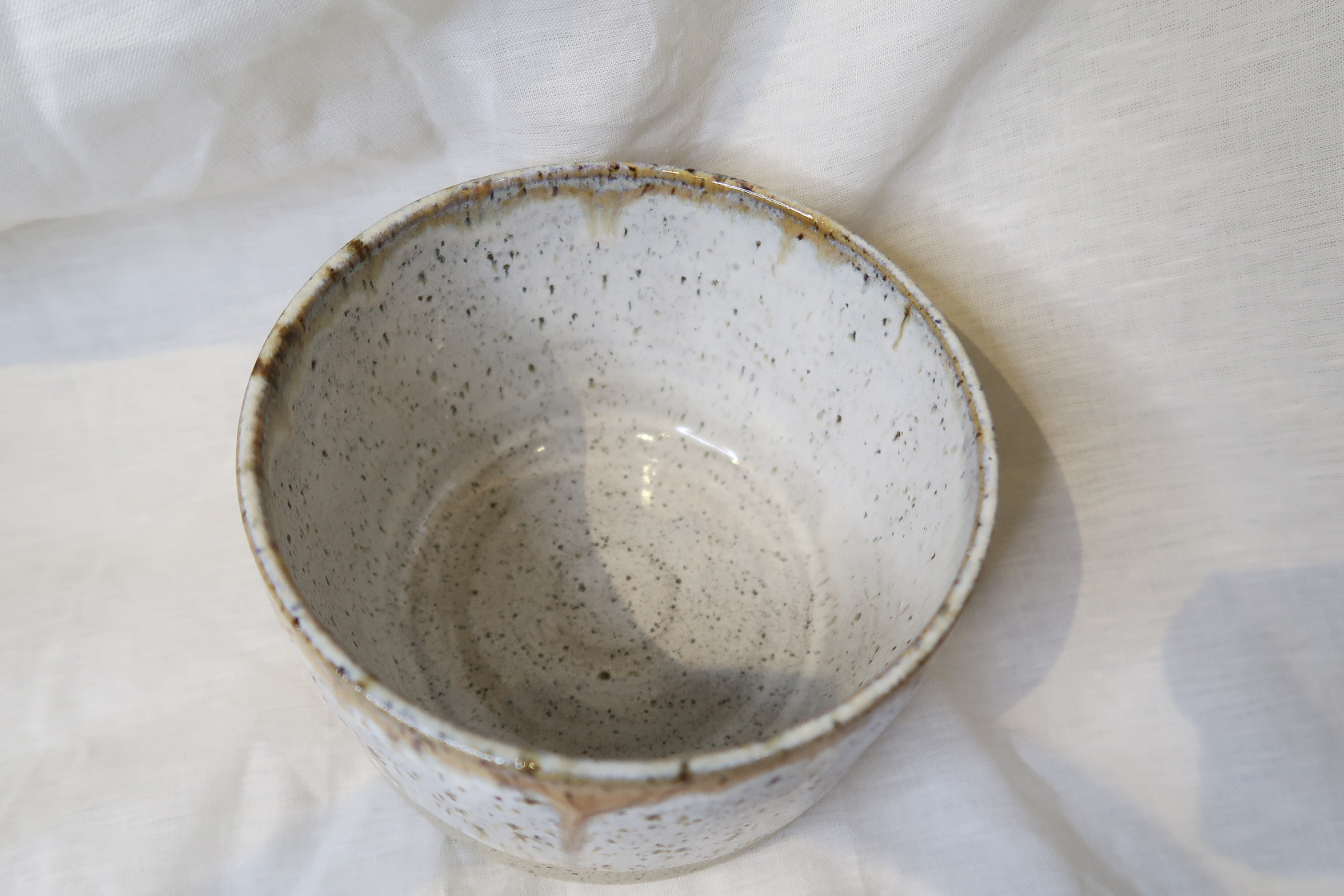 Bloempot 'speckled snow'