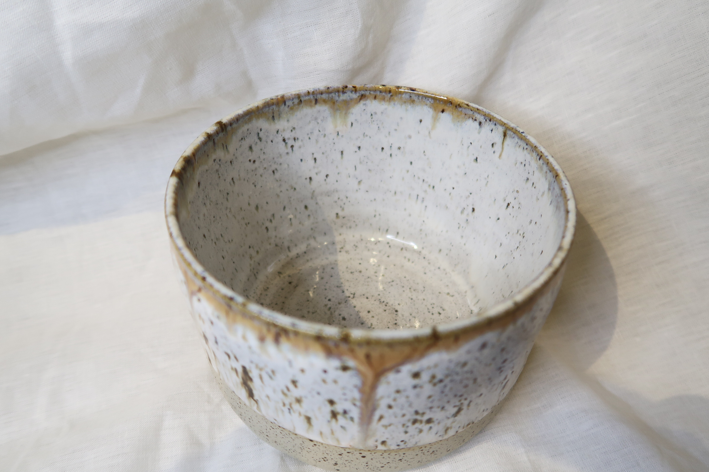 Bloempot 'speckled snow'