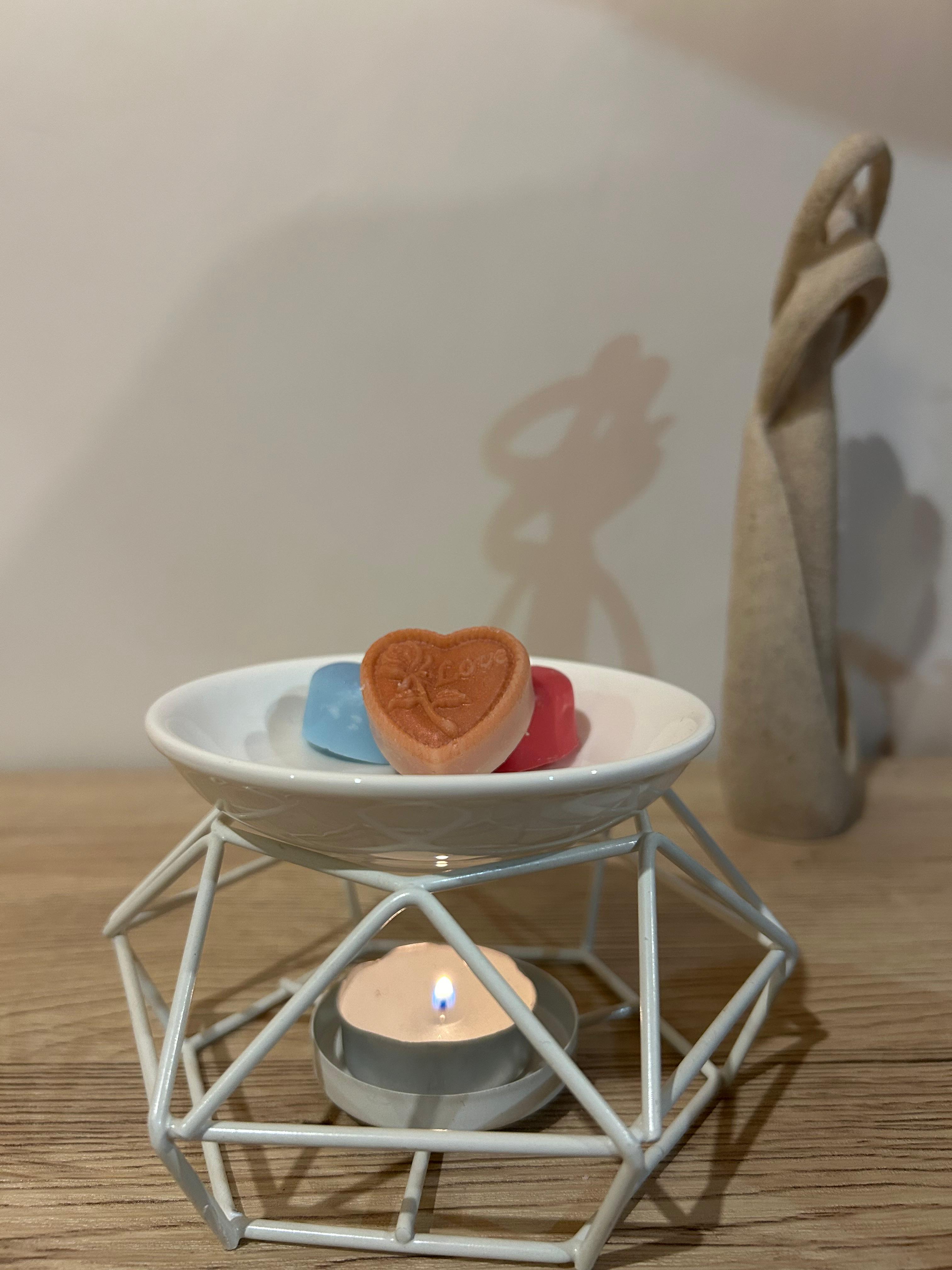 Difuzor de aromaterapie alb cu design geometric 
