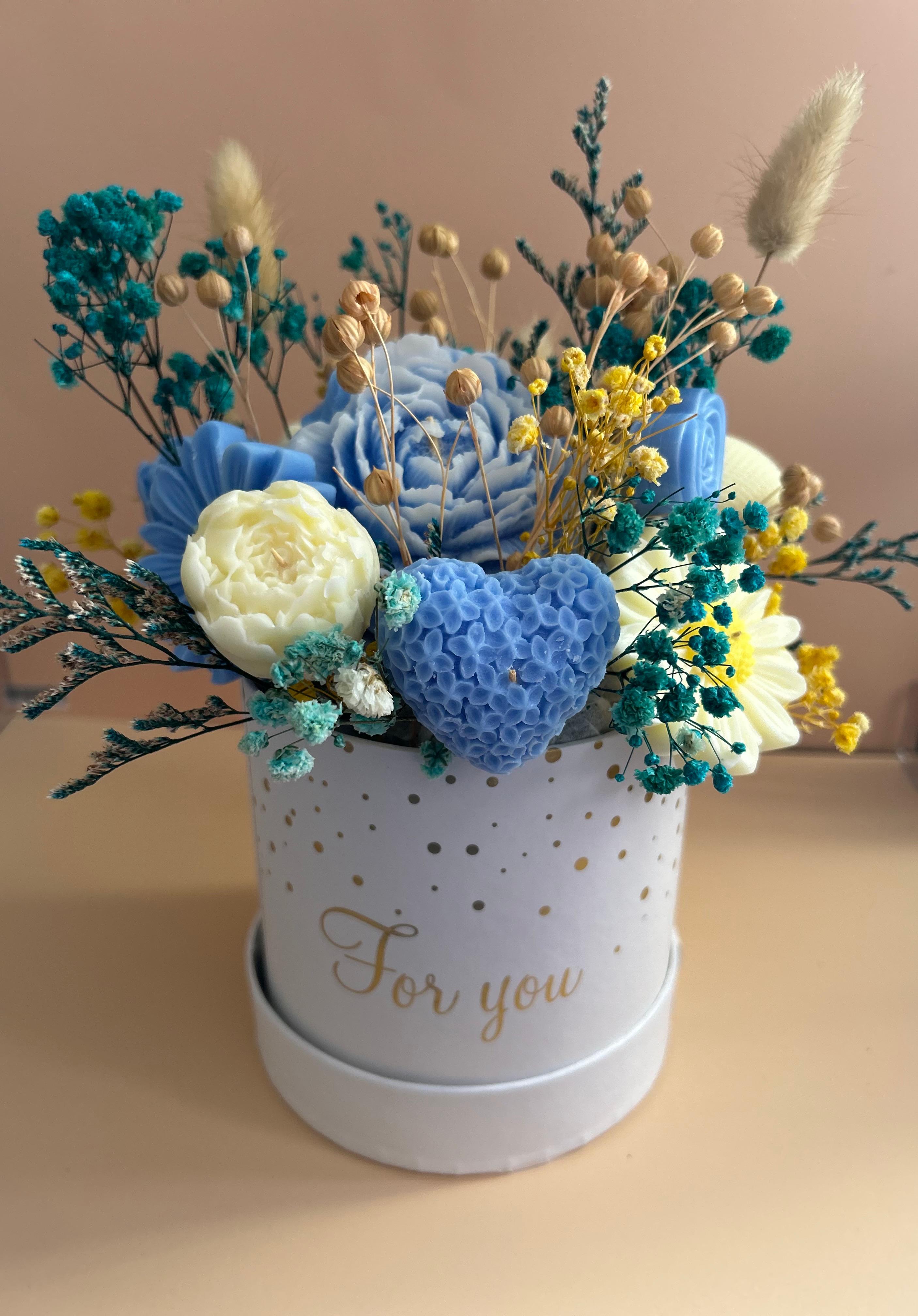 Aranjament floral din ceară de soia -"Whispers of Grace" 