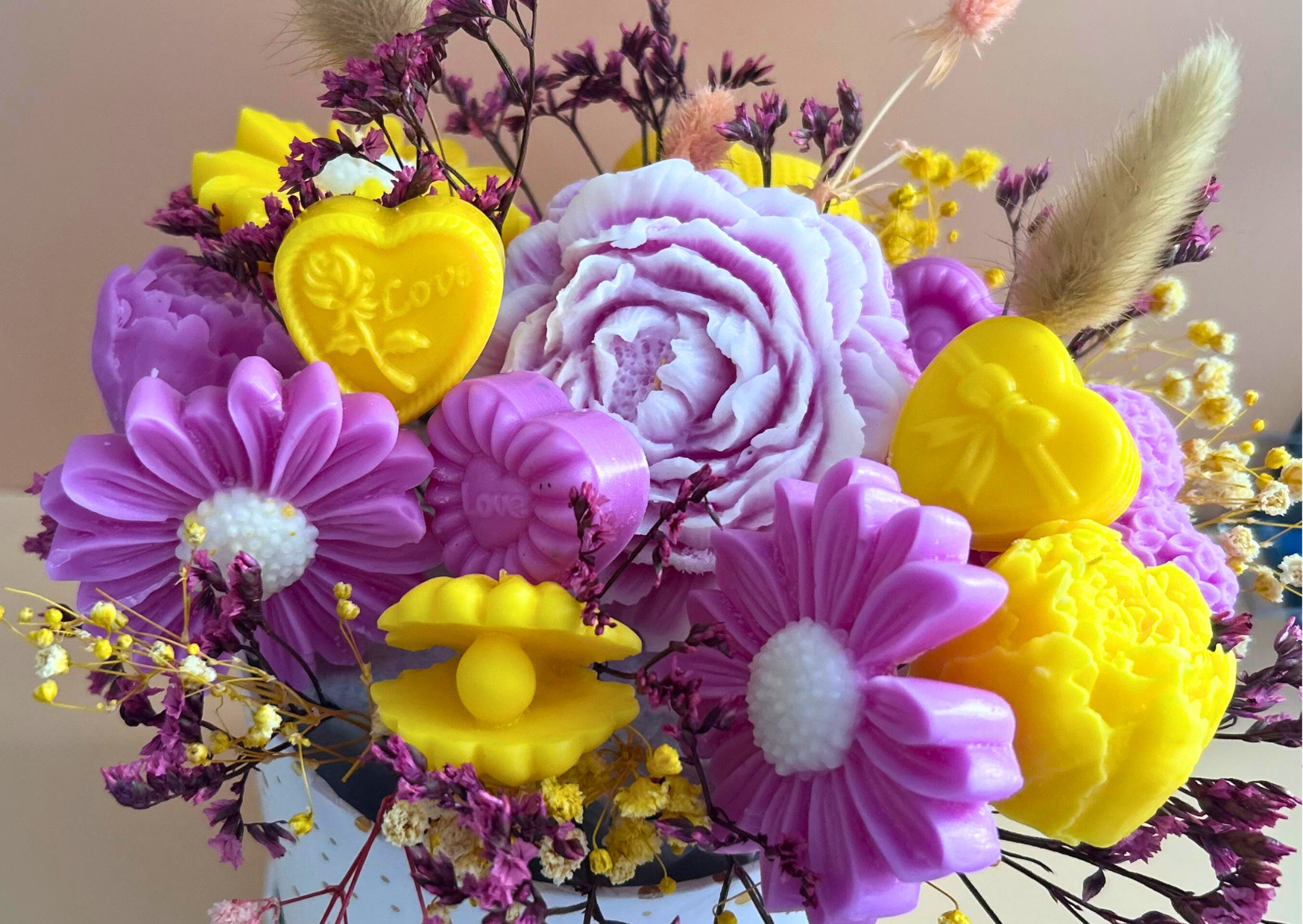 Aranjament floral din ceară de soia -"Sunny Serenade"
