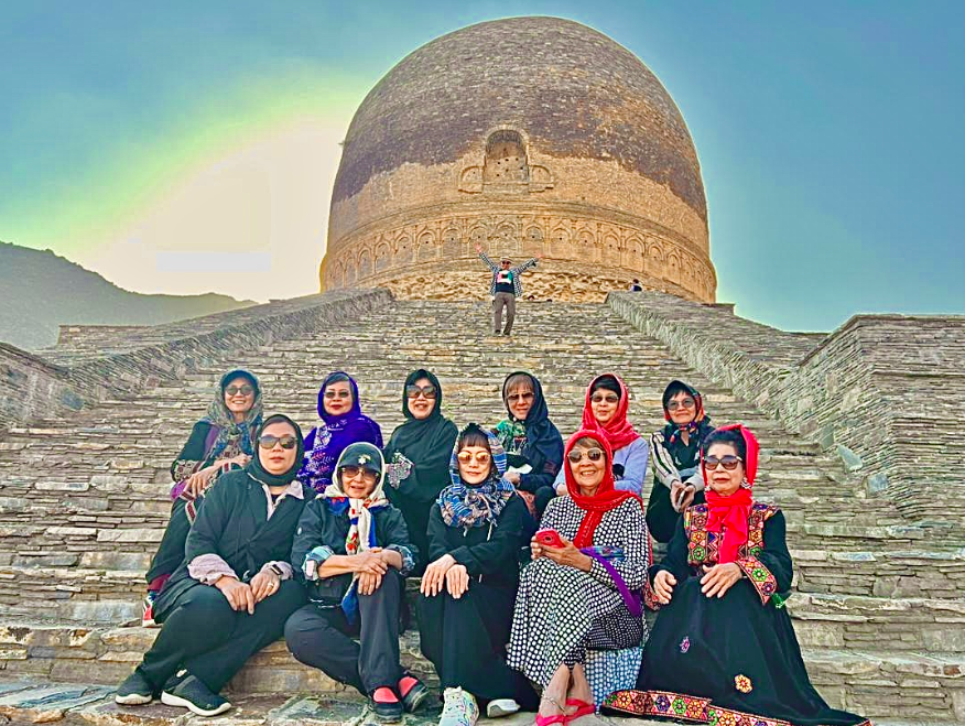 10-Day Group Tour Across 4 Provinces