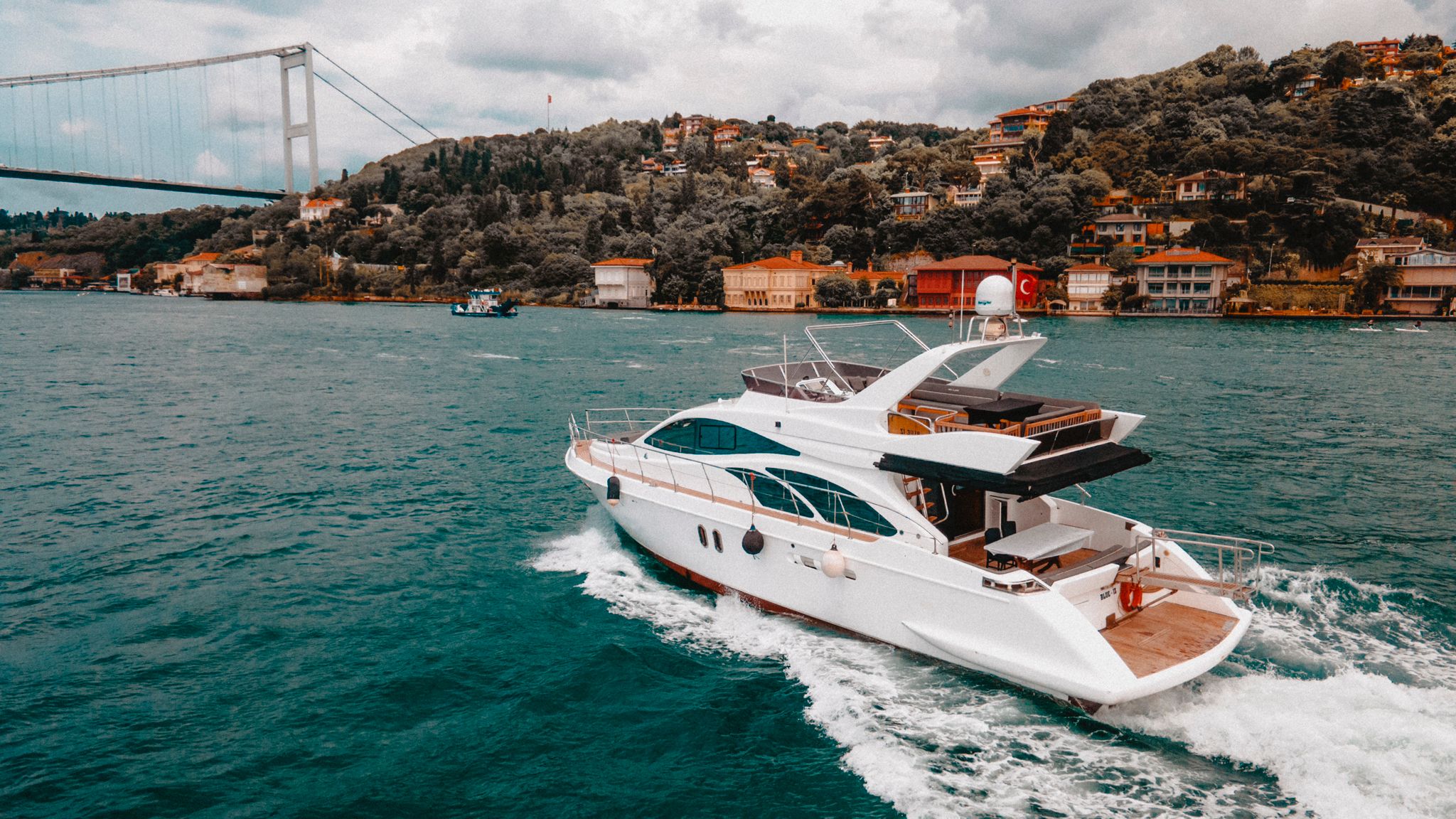 Private 2 Hours Yacht Tour On The Bosphorus