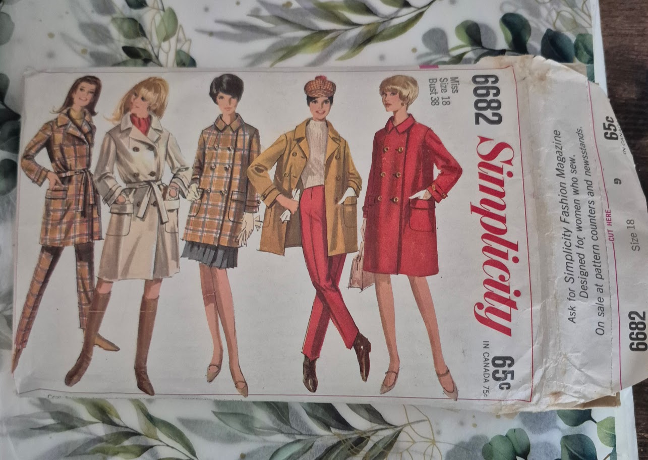 Simplicity Vintage Sewing Pattern 6682