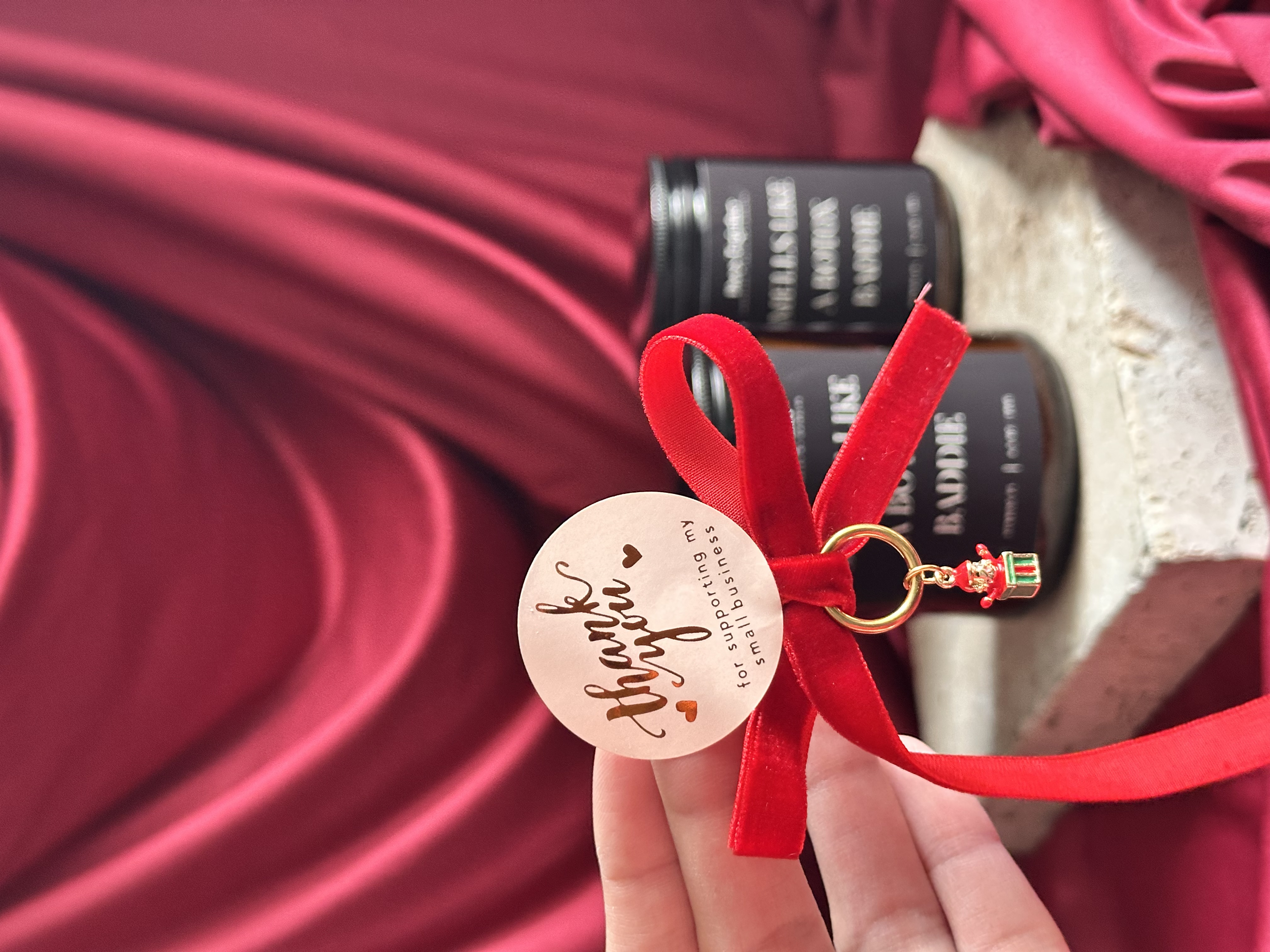 Custom Scented Candle with Charm – Beach Linen, Coconut Apricot Wax, Personalized Label