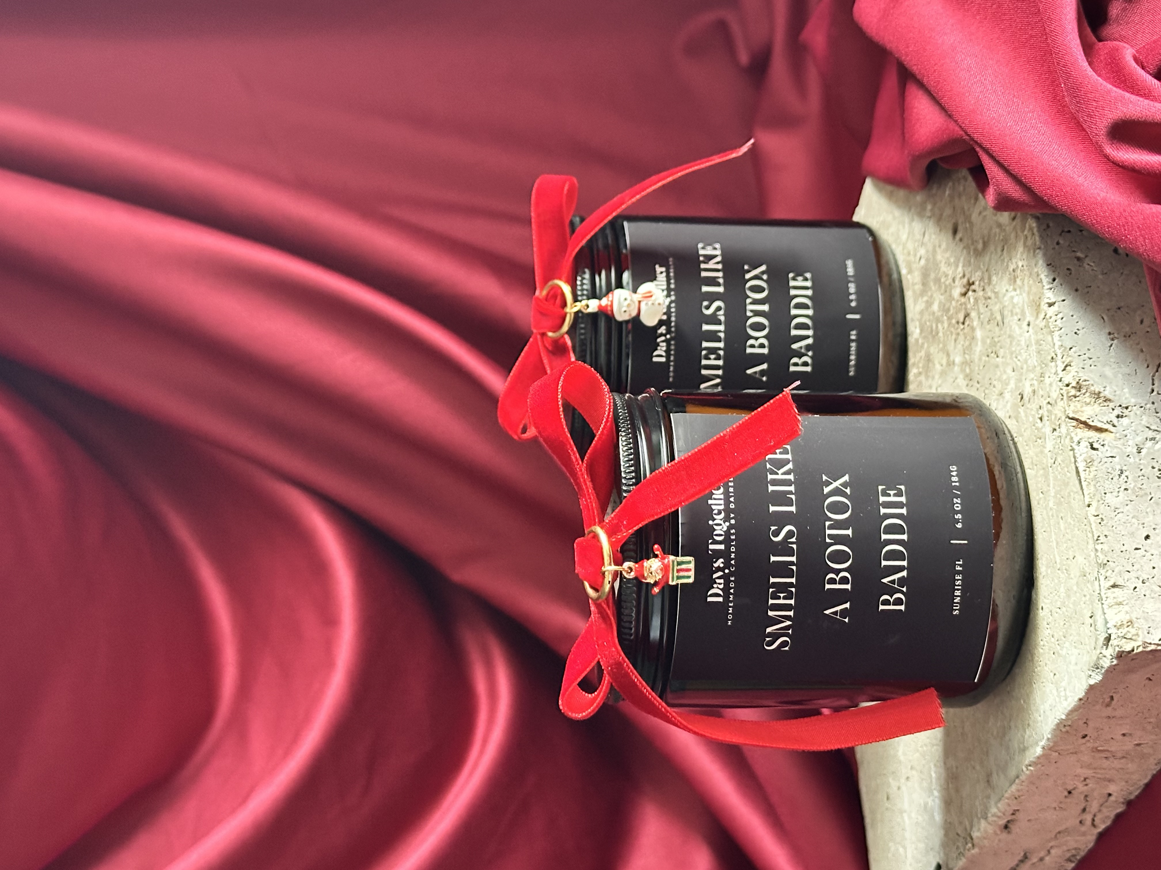 Custom Scented Candle with Charm – Beach Linen, Coconut Apricot Wax, Personalized Label