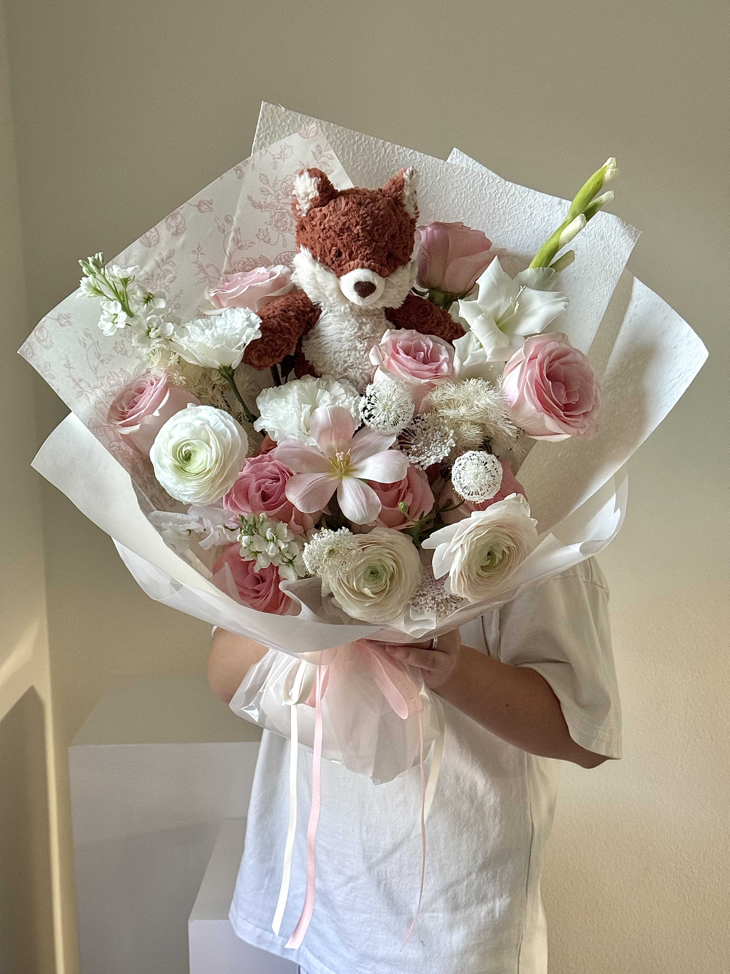 Jelly Cat Flower Bouquet (Medium) Jelly Cat白粉色混搭花束中号（不包括Jelly Cat）
