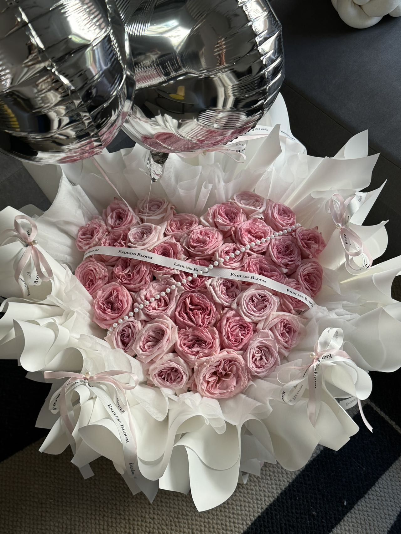 33 Roses with 2 Ballons 33枝玫瑰花束（配2个氦气球）