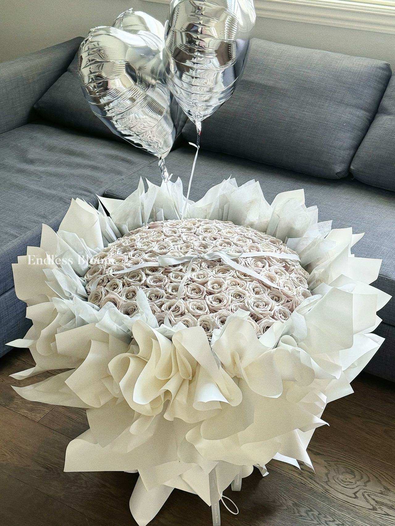 99 Roses with 2 Ballons 99枝玫瑰花束（配2个氦气球）