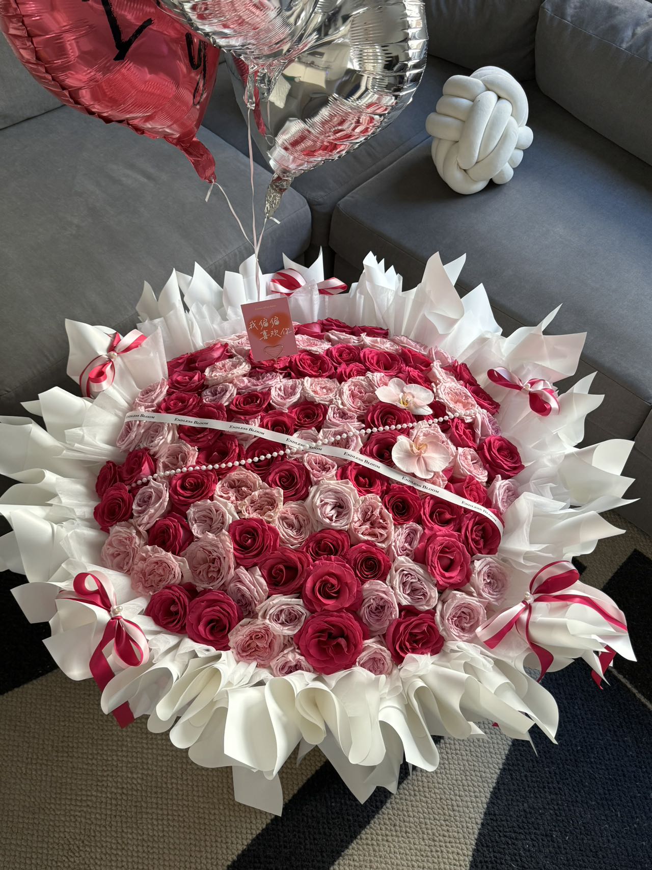 99 Roses with 2 Ballons 99枝玫瑰花束（配2个氦气球）