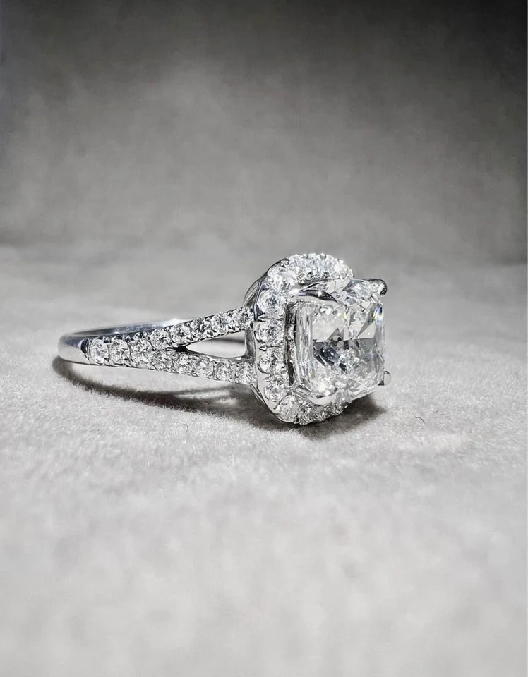 18ct White Gold Natural Cushion Cut 1.75ct F/VS1 Diamond Ladies Engagement Ring GIA