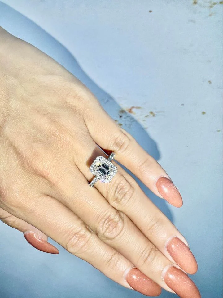 18ct White Gold Natural Emerald Cut 1.02ct E/VS2 Diamond Ladies Engagement Ring GIA