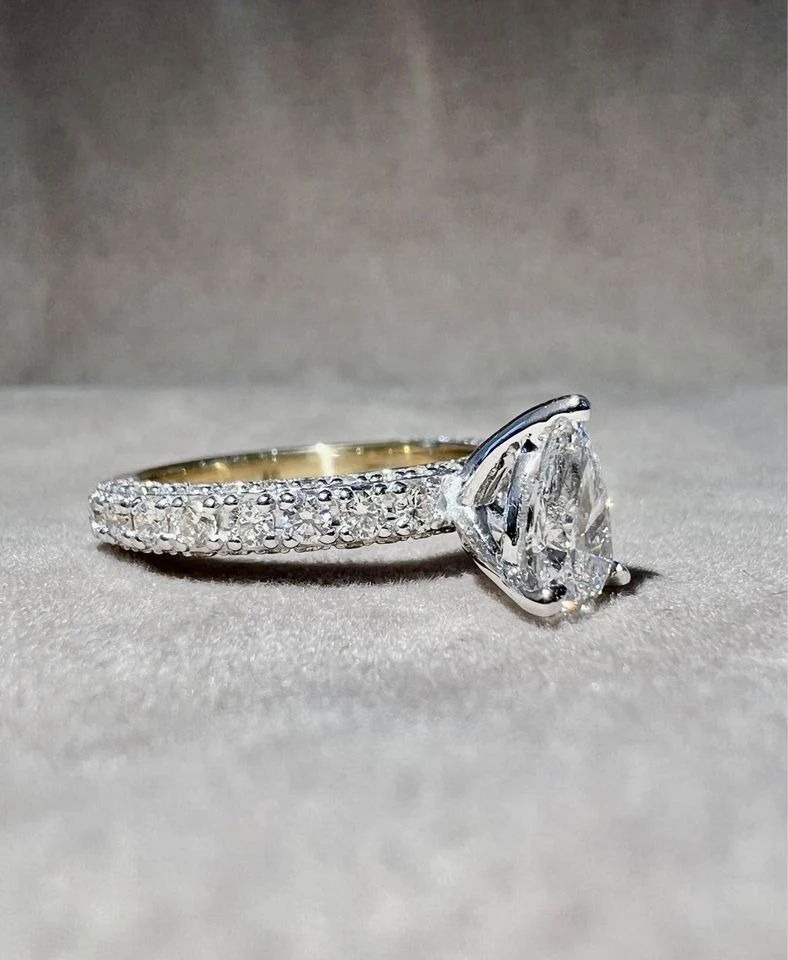 18ct Yellow Gold White Gold Natural Diamond Pear 0.70ct E/SI2 Ladies Engagement Ring GIA 