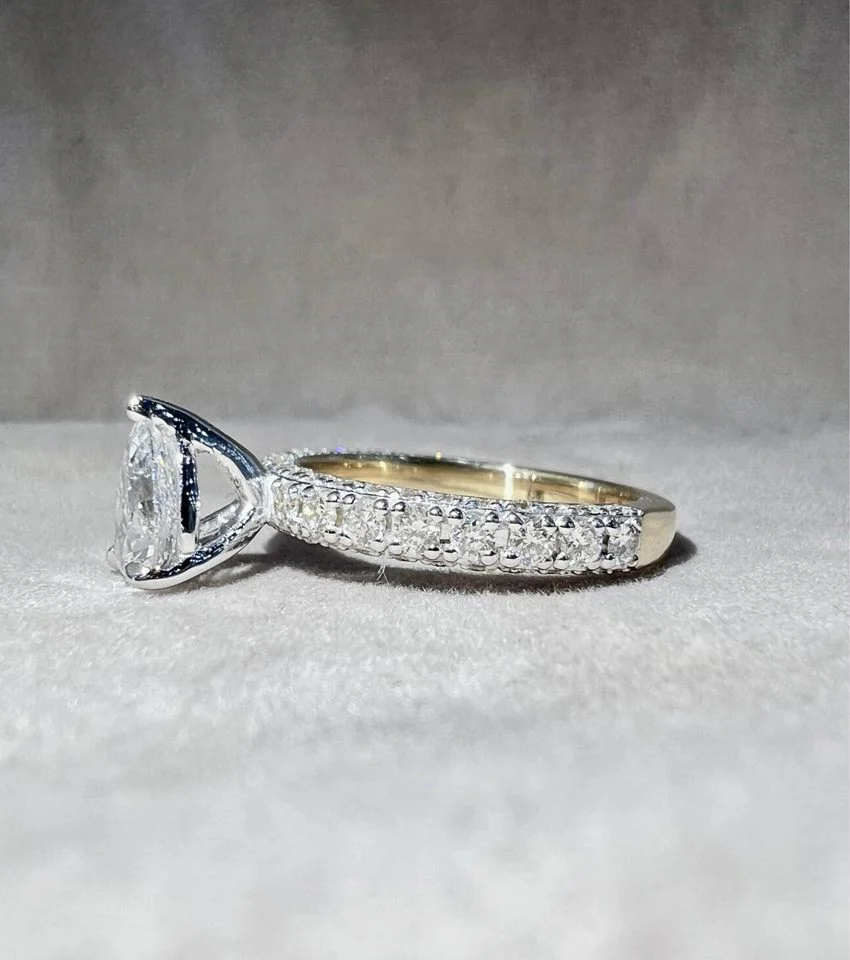 18ct Yellow Gold White Gold Natural Diamond Pear 0.70ct E/SI2 Ladies Engagement Ring GIA 