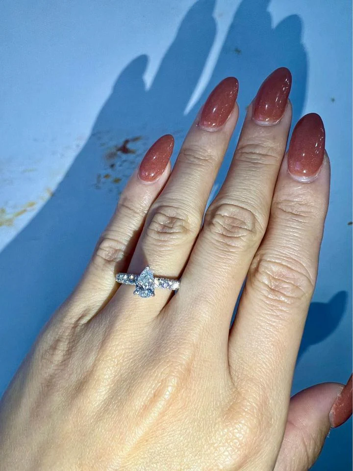 18ct Yellow Gold White Gold Natural Diamond Pear 0.70ct E/SI2 Ladies Engagement Ring GIA 