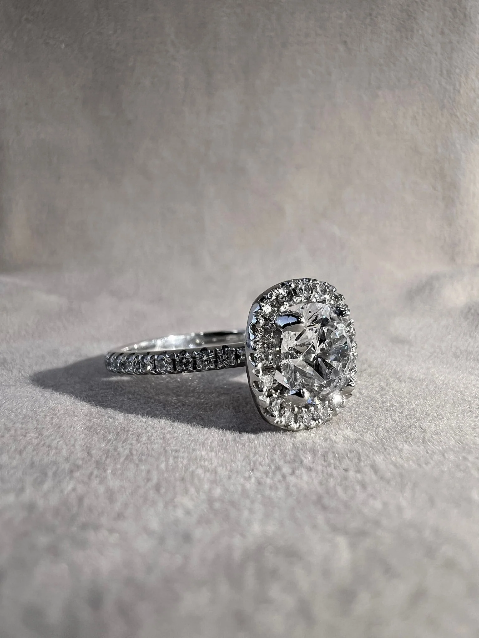 18k White Gold 1.81ct D/VVS2 Round Lab Grown Diamond Engagement Ring