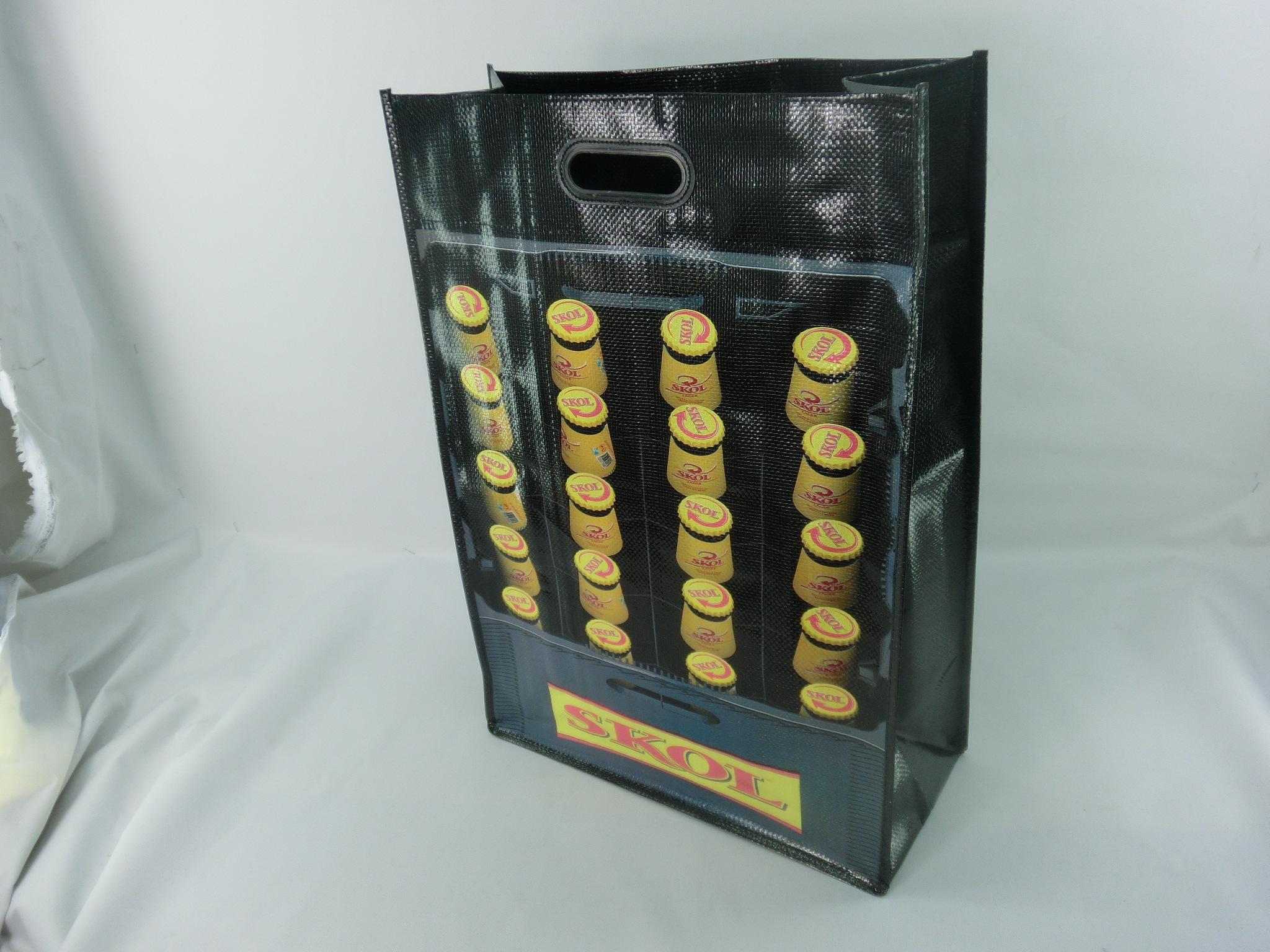 Die-Cut Handle Reusable Shopping Bag Made of 180gsm PP Woven With Waterproof Lamination