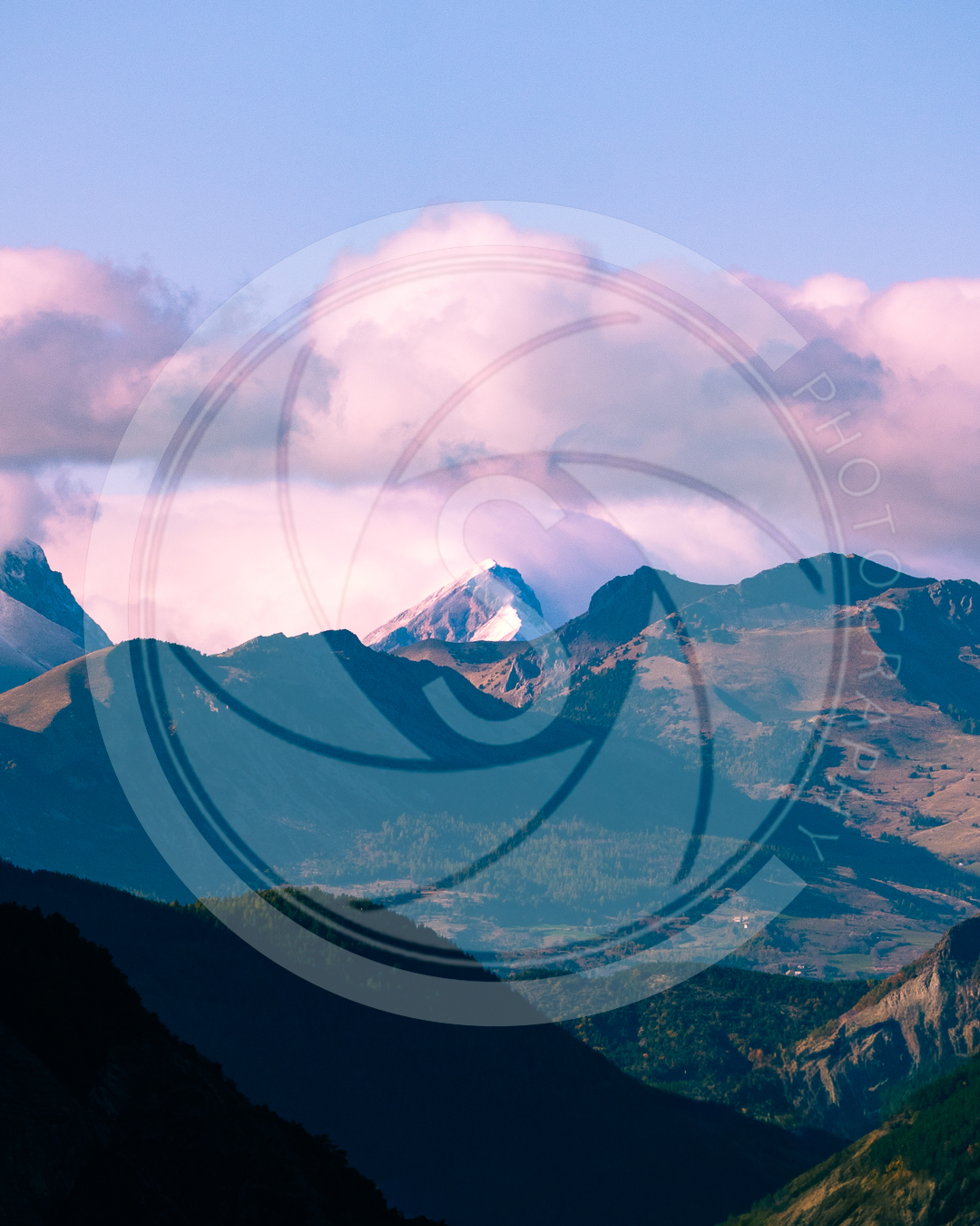 Lumière sur le sommet caché