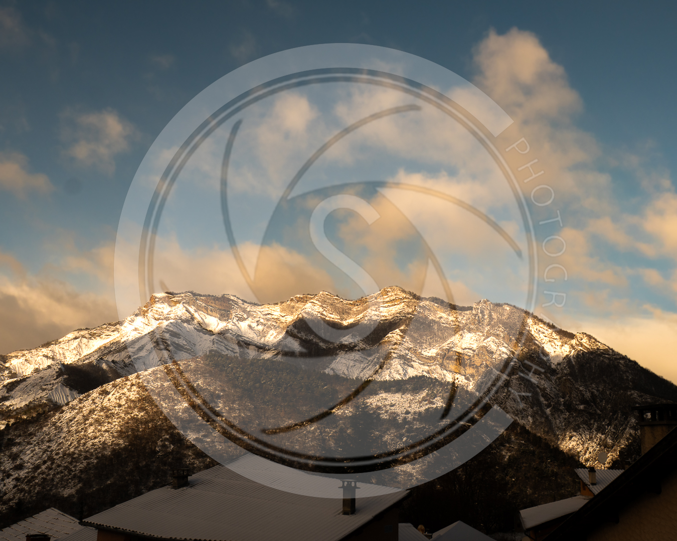 Lumière Dorée sur les Sommets