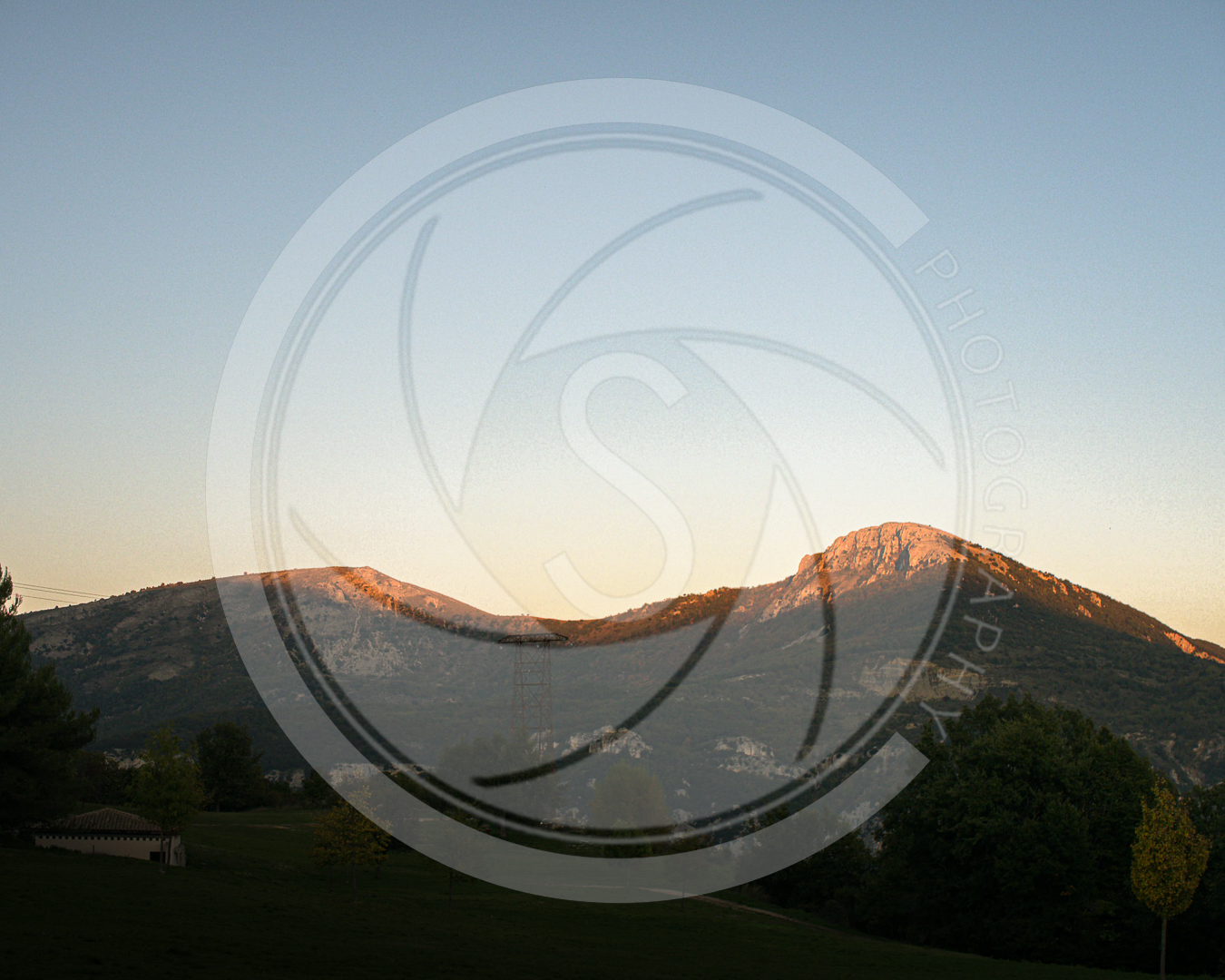 Coucher de soleil sur les collines
