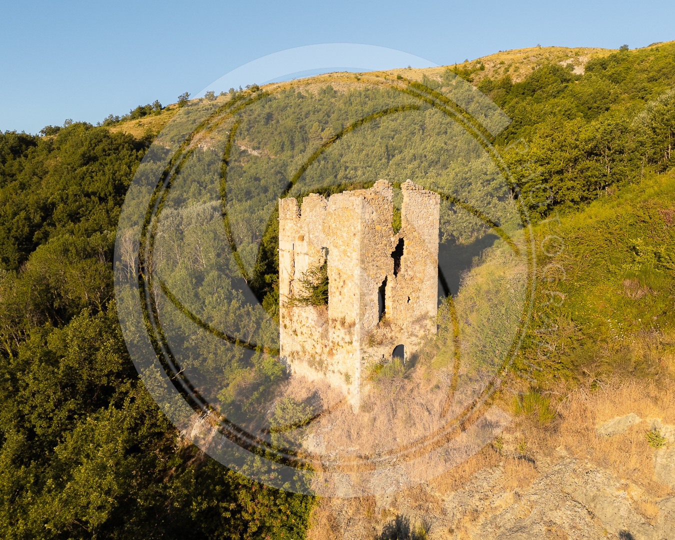 À la rencontre des ruines de la Reine Jeanne