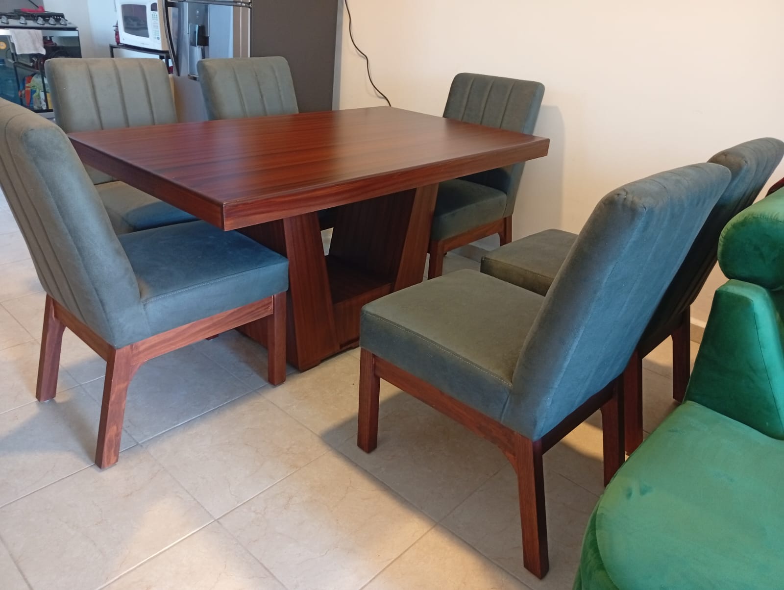 Comedor de 6 sillas Pedestal V Barniz Nogal