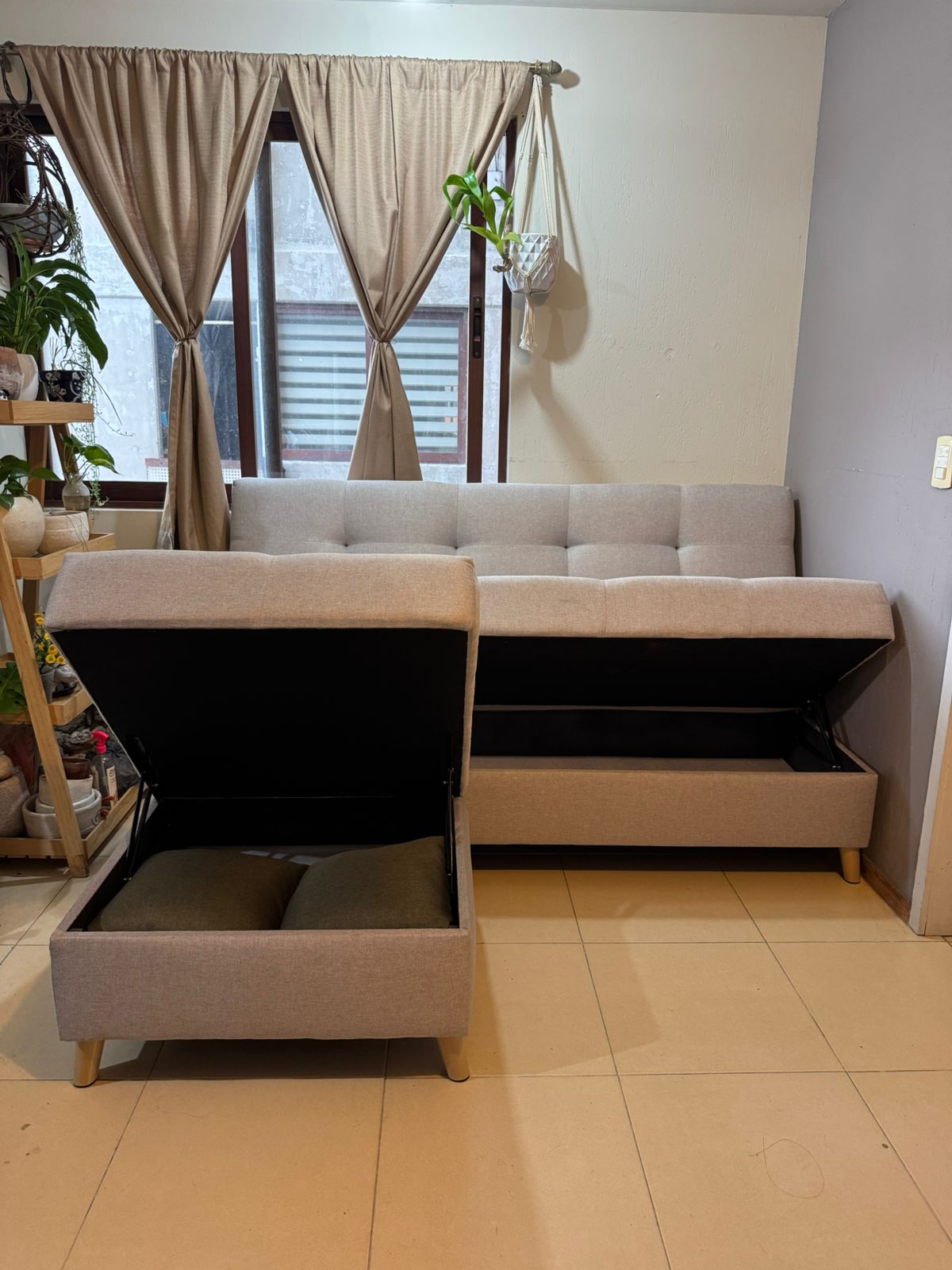Sofá Cama Matrimonial Modelo Kerlly con baúl interno y taburete con baul