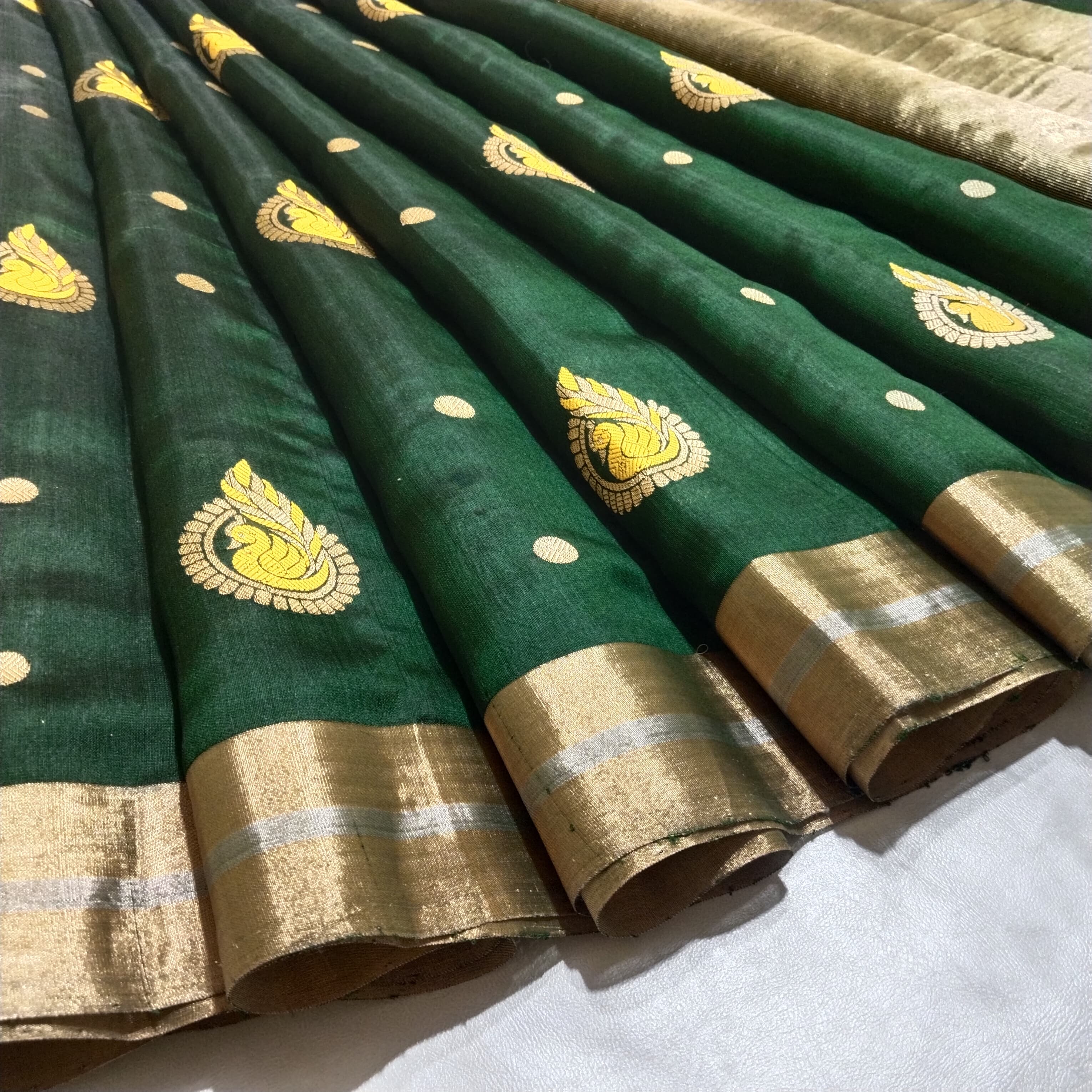 This exquisite Chanderi saree is a blend of heritage and elegance