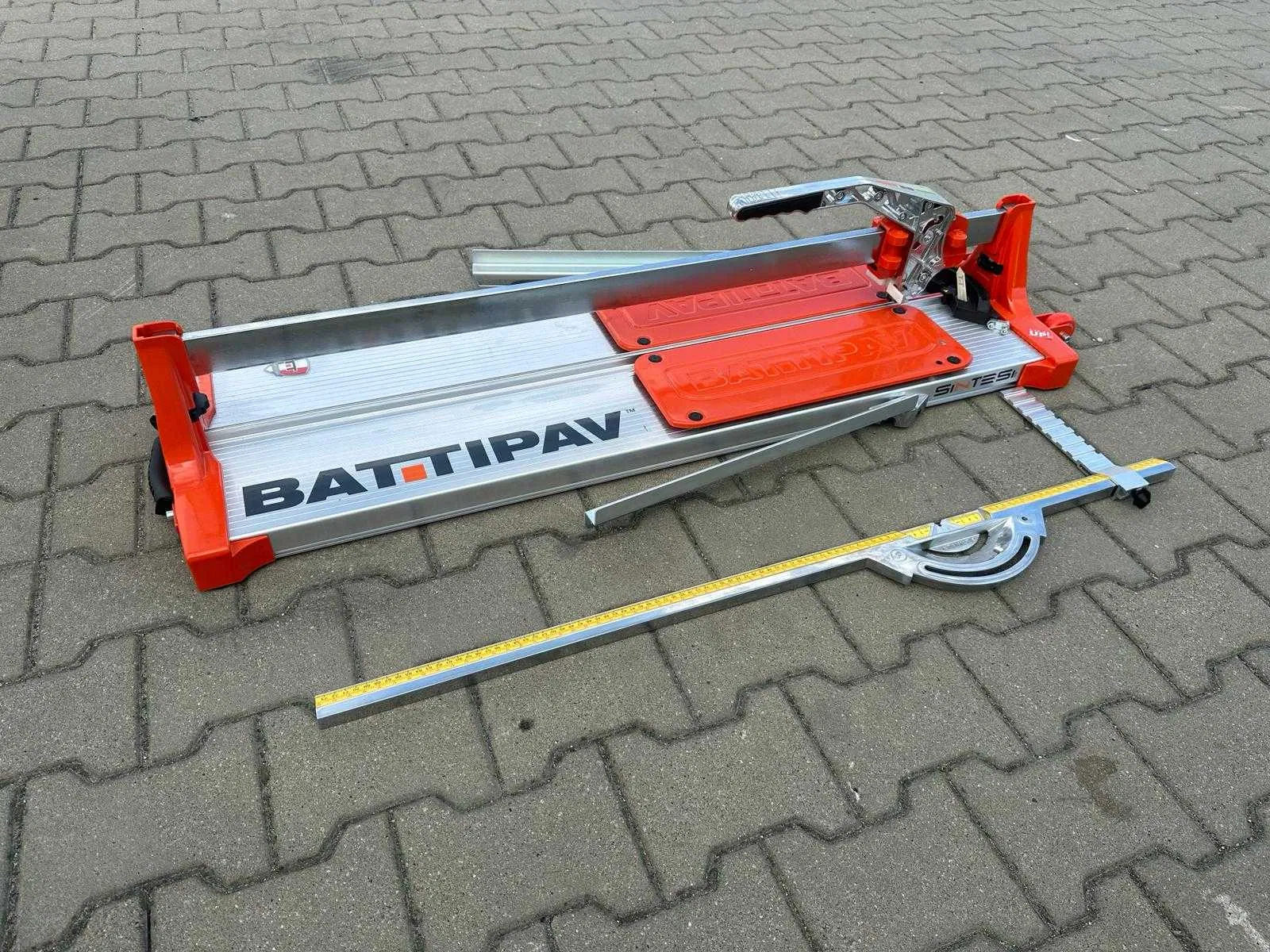 Sintesi 93 rankinės plytelių pjovimo staklės