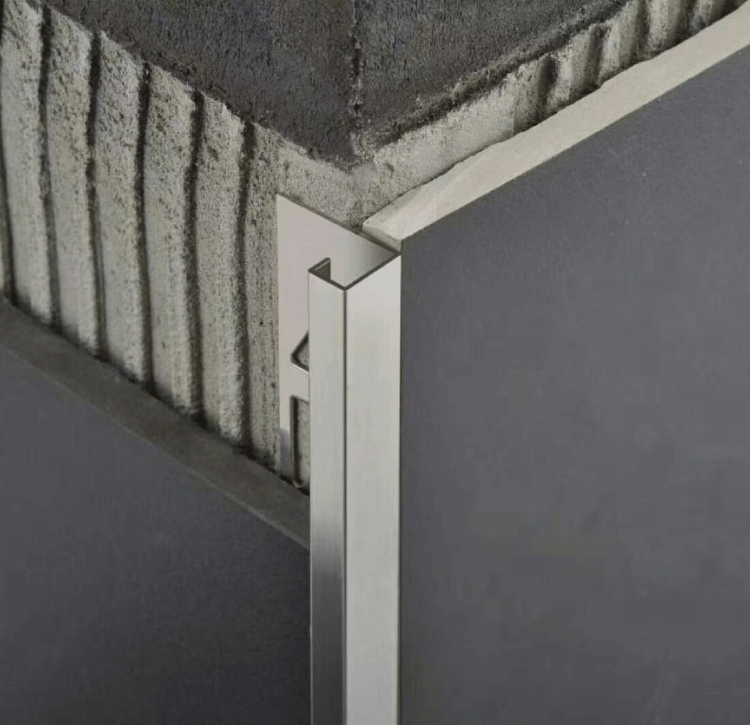 Anoduotas TITANIUM aliuminis, Q forma, H4.5 - 12.5mm, L2700 mm