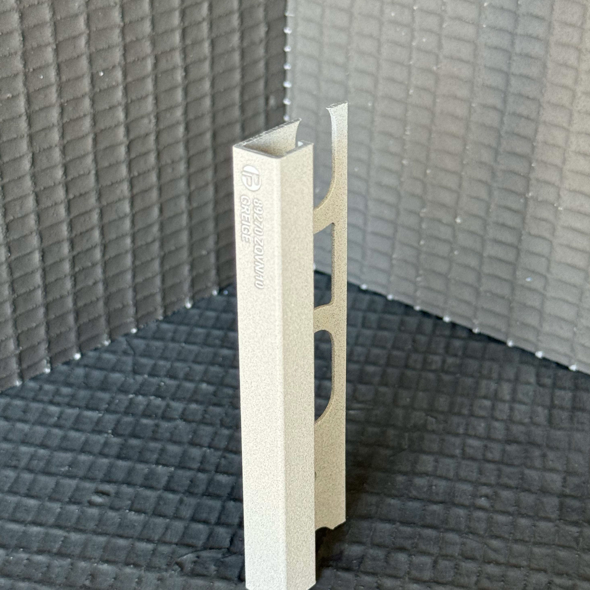 Aliuminis WHITE STONE, Q forma, H8 - 12.5mm, L2700 mm