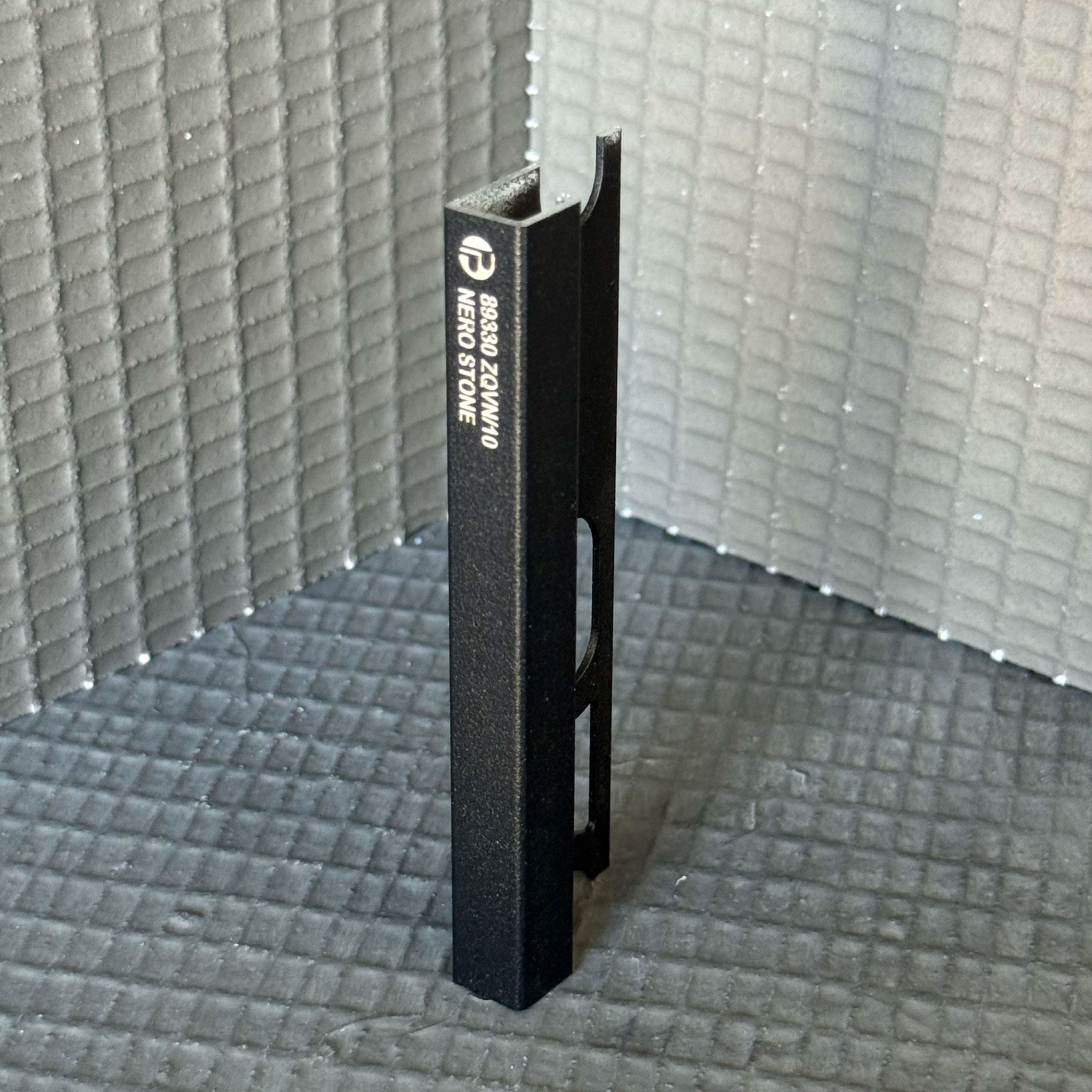 Aliuminis BLACK STONE, Q forma, H8 - 12.5mm, L2700 mm