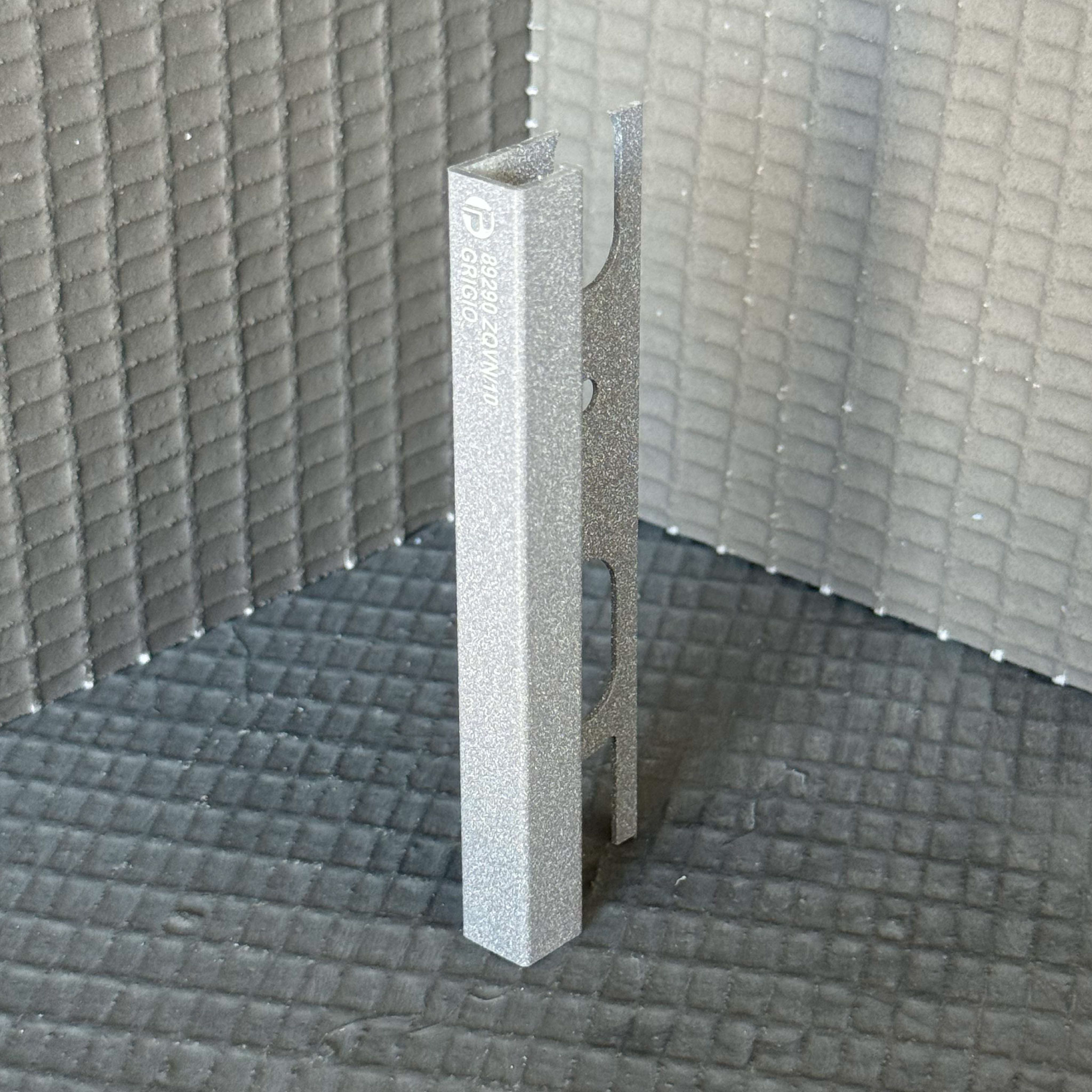 Aliuminis GREY, Q forma, H8 - 12.5mm, L2700 mm