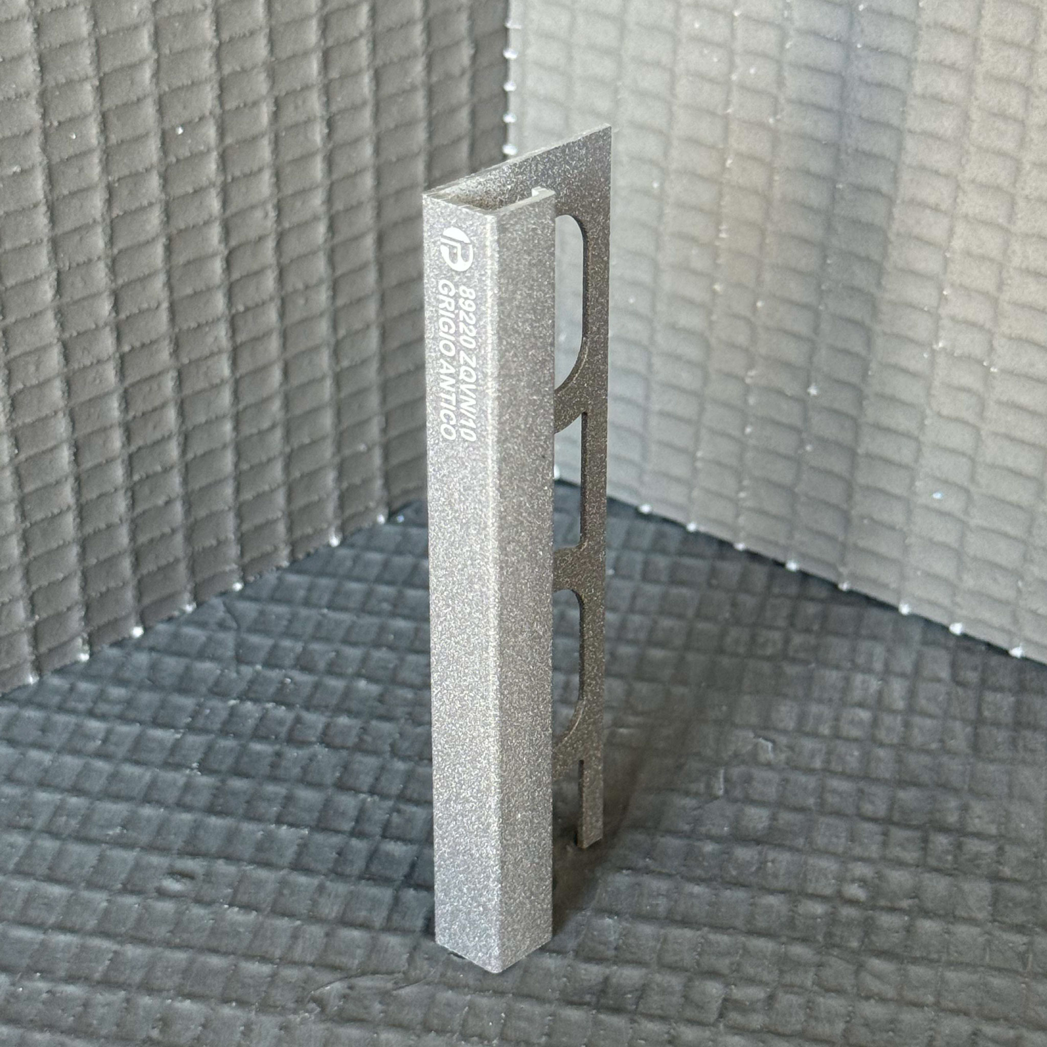 Aliuminis ANCIENT GREY, Q forma, H8 - 12.5mm, L2700 mm