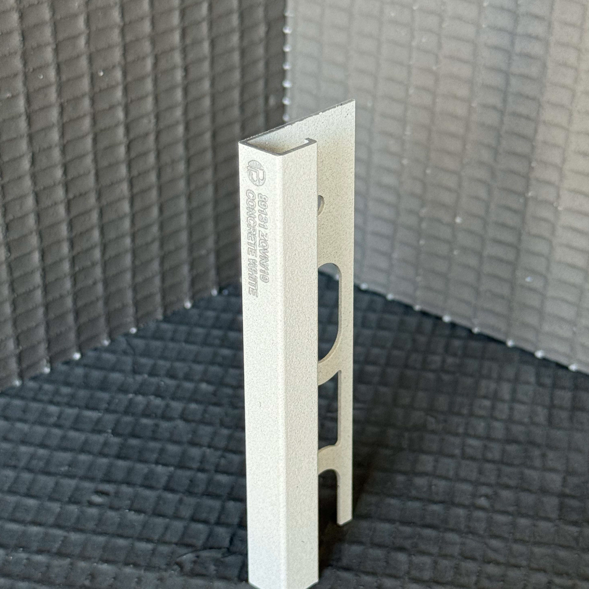 Aliuminis CONCRETE WHITE, Q forma, H10 - 12.5mm, L2700 mm