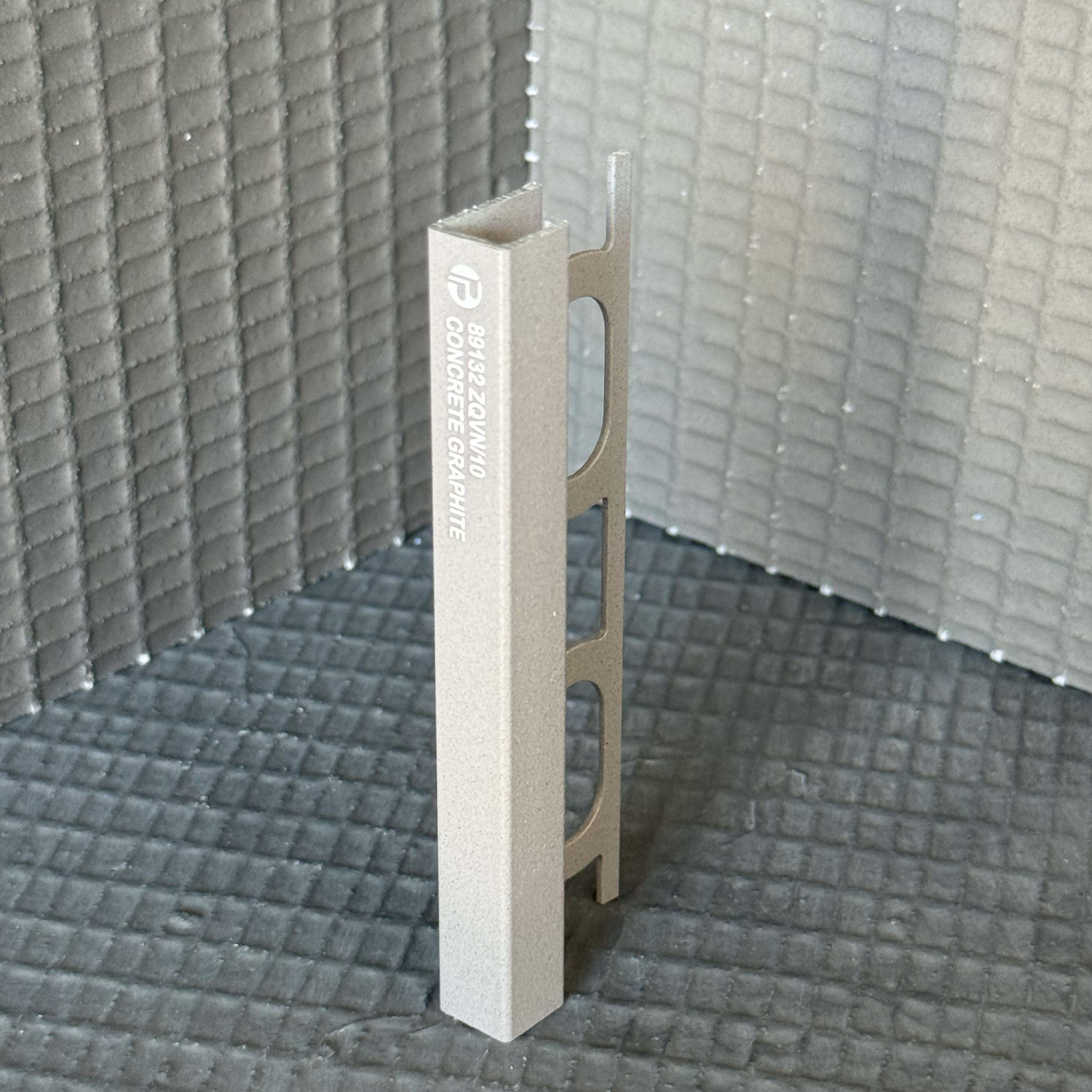 Aliuminis CONCRETE GRAPHITE, Q forma, H10 - 12.5mm, L2700 mm