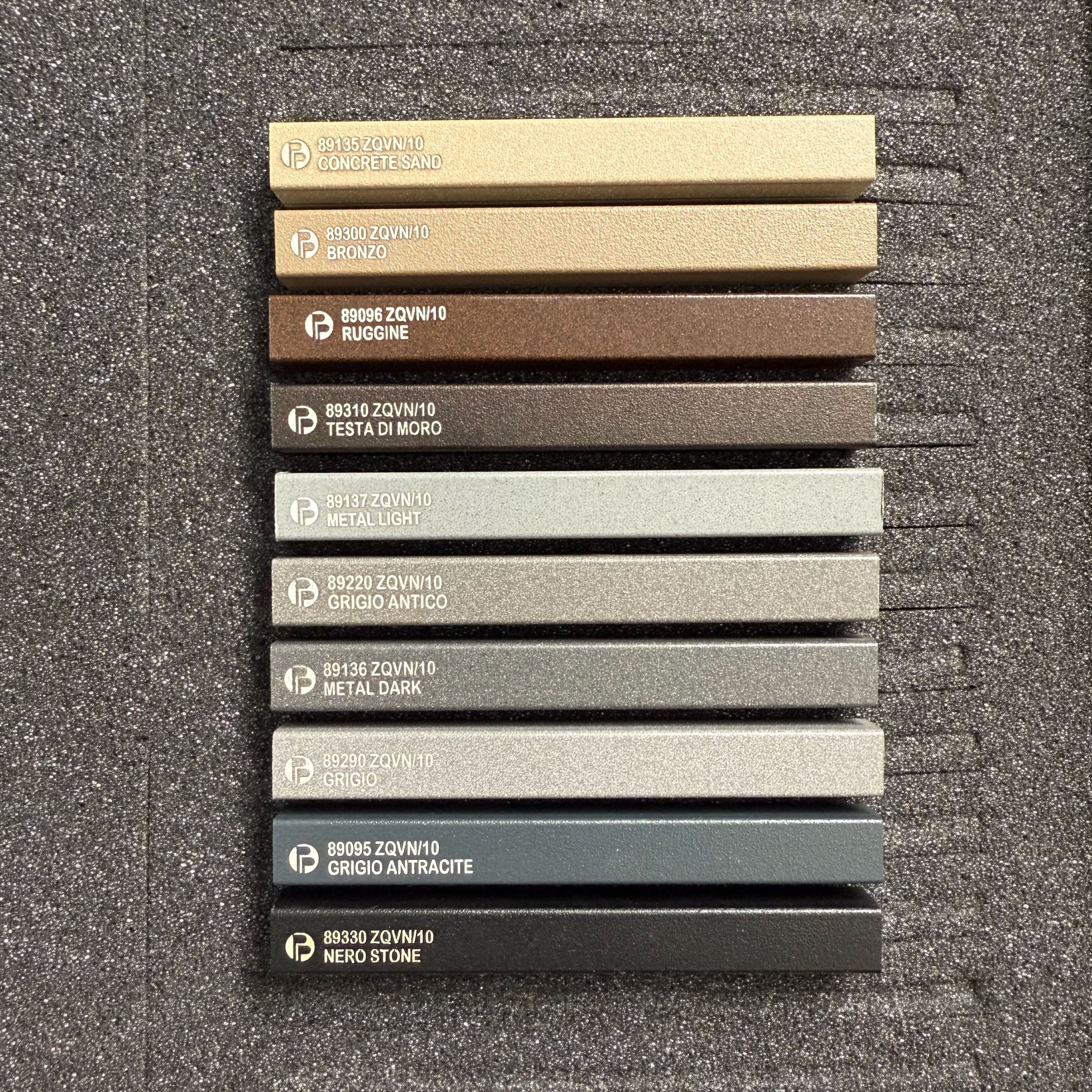 Aliuminis CONCRETE GRAPHITE, Q forma, H10 - 12.5mm, L2700 mm