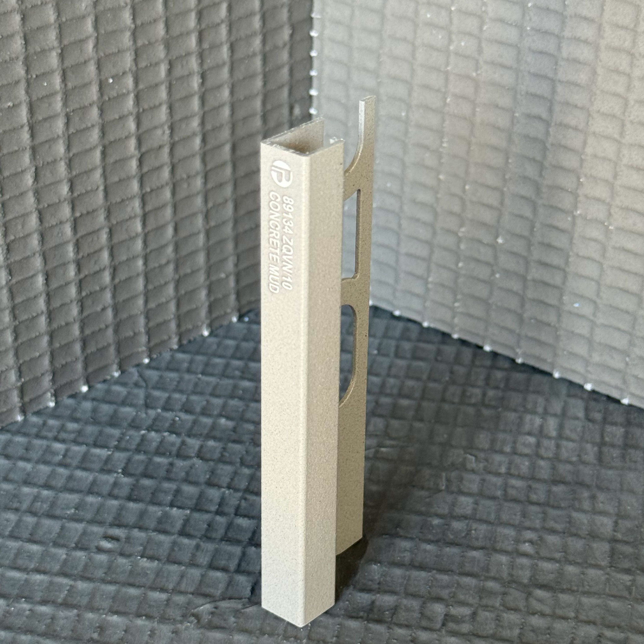 Aliuminis CONCRETE MUD, Q forma, H10 - 12.5mm, L2700 mm