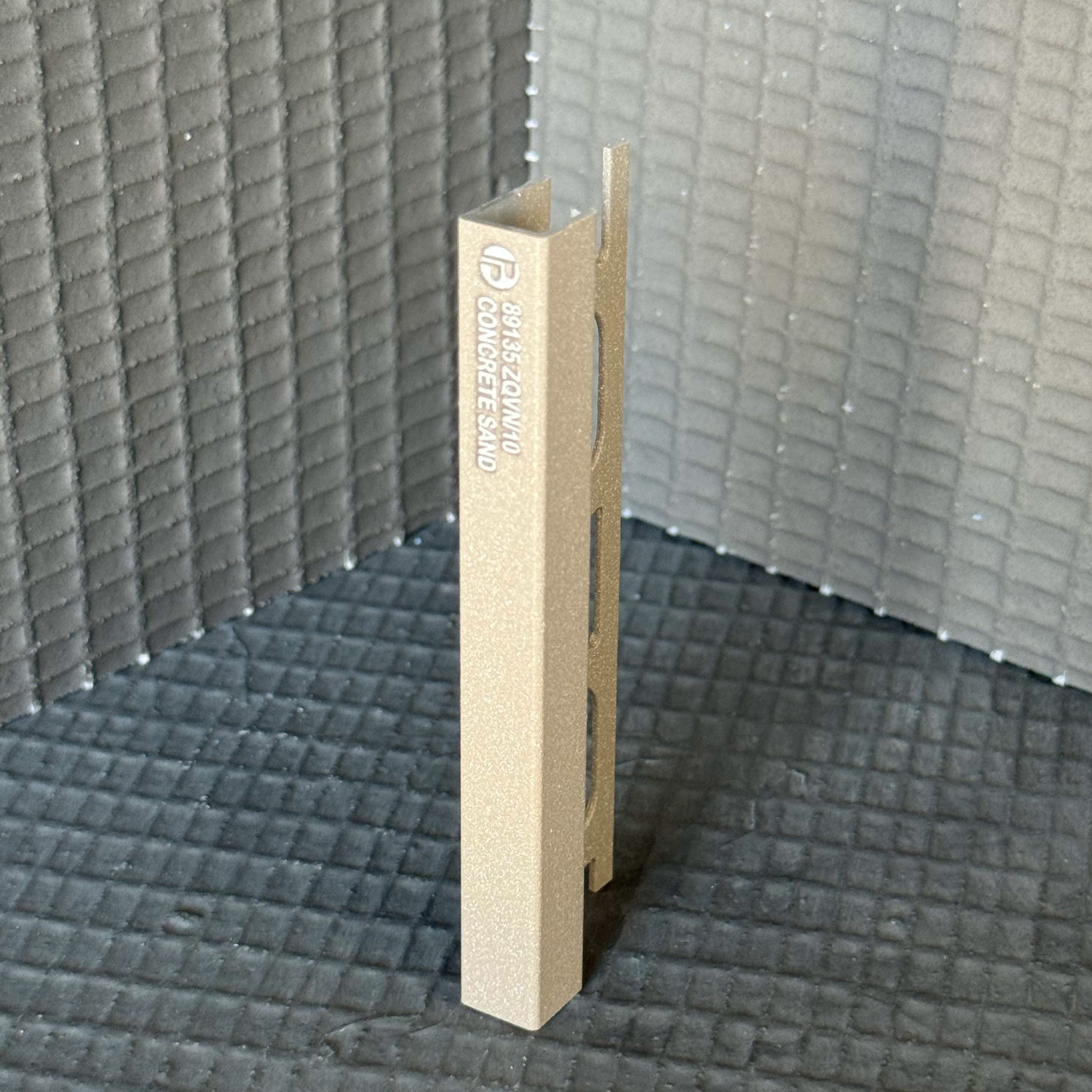 Aliuminis CONCRETE SAND, Q forma, H10 - 12.5mm, L2700 mm