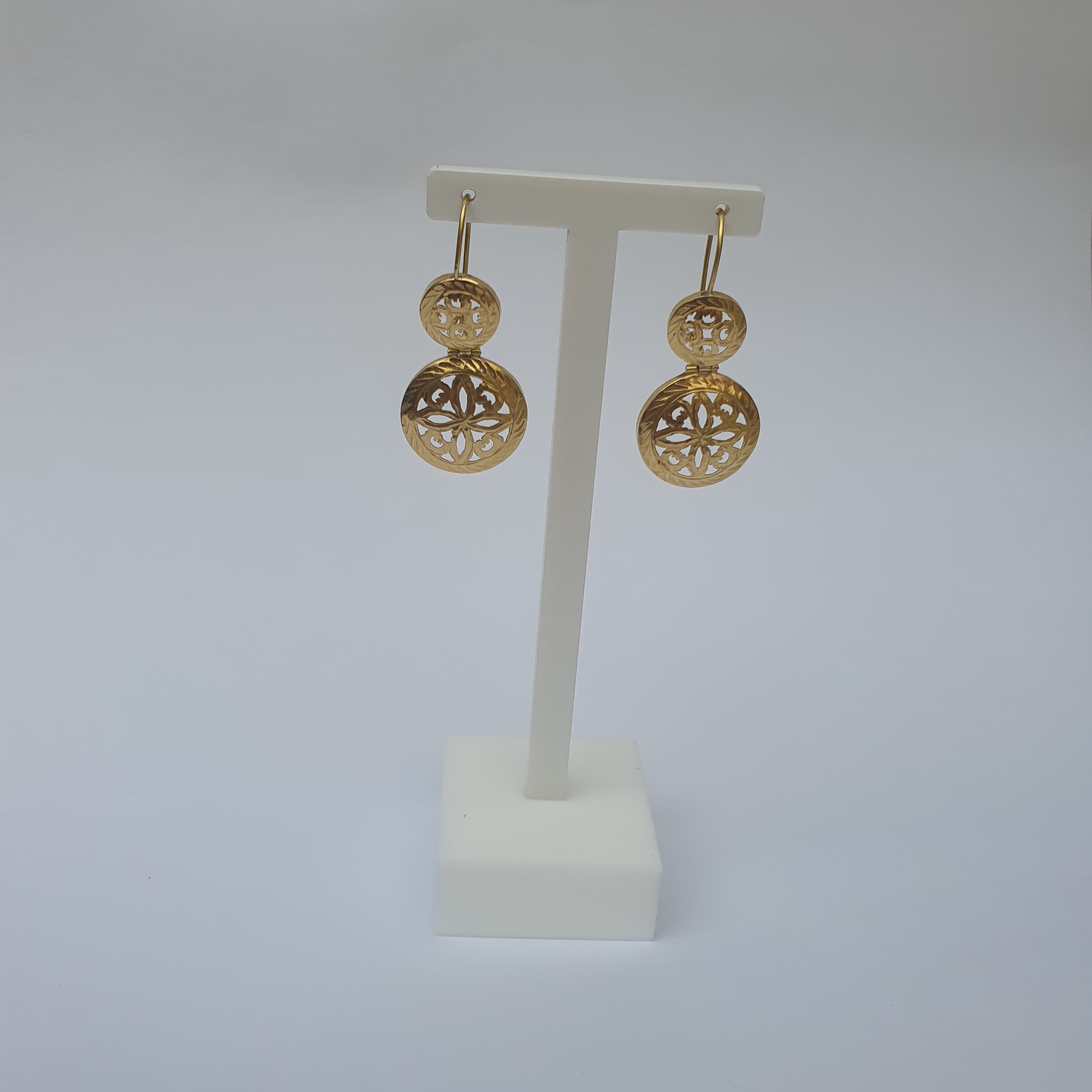 Elegant Gold Filigree Earrings