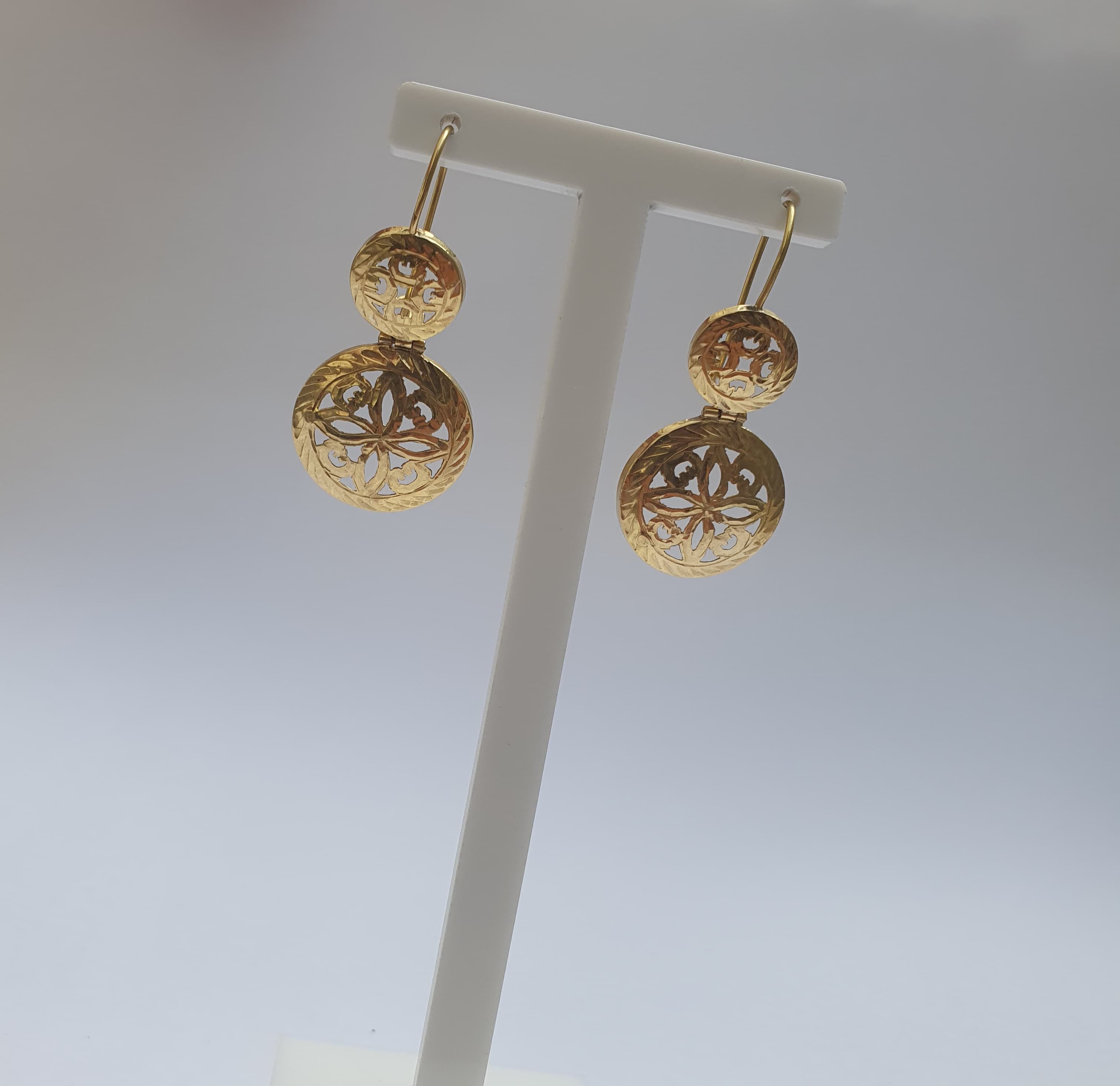 Elegant Gold Filigree Earrings