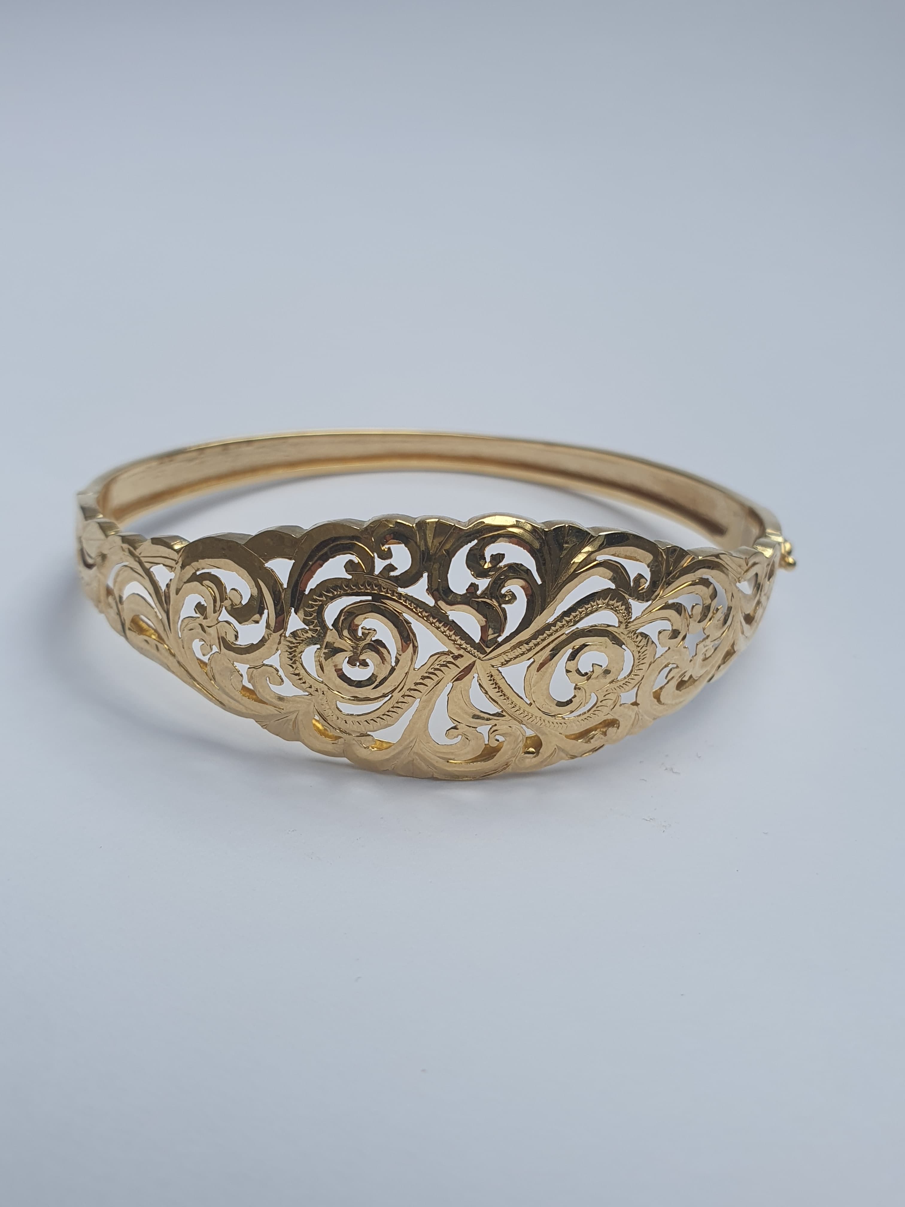 Elegant Gold Filigree Bracelet